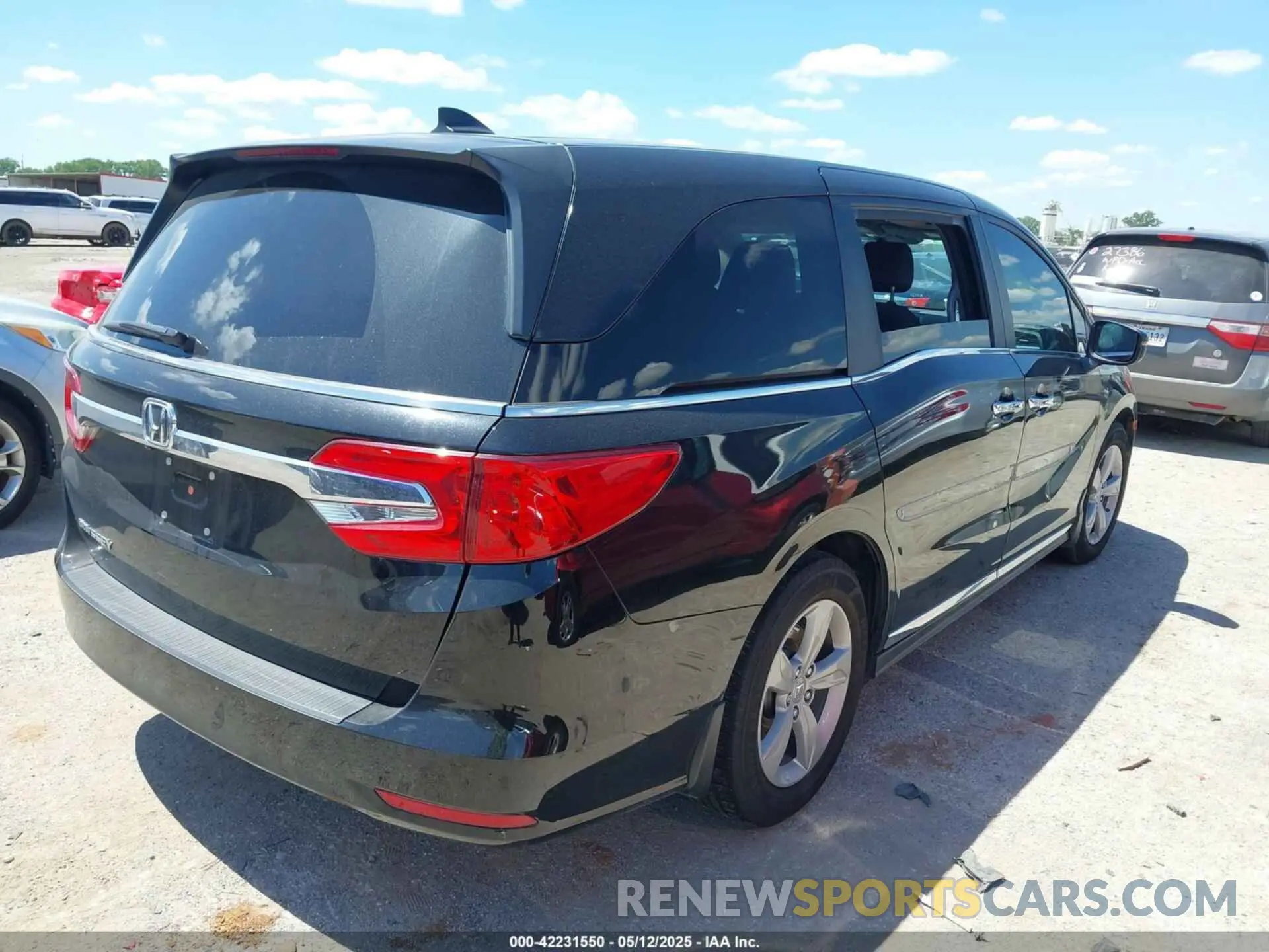 4 Photograph of a damaged car 5FNRL6H50KB092829 HONDA ODYSSEY 2019