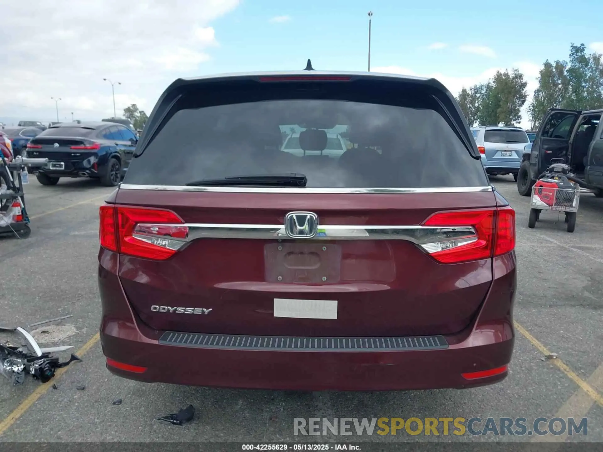 17 Photograph of a damaged car 5FNRL6H53KB046833 HONDA ODYSSEY 2019