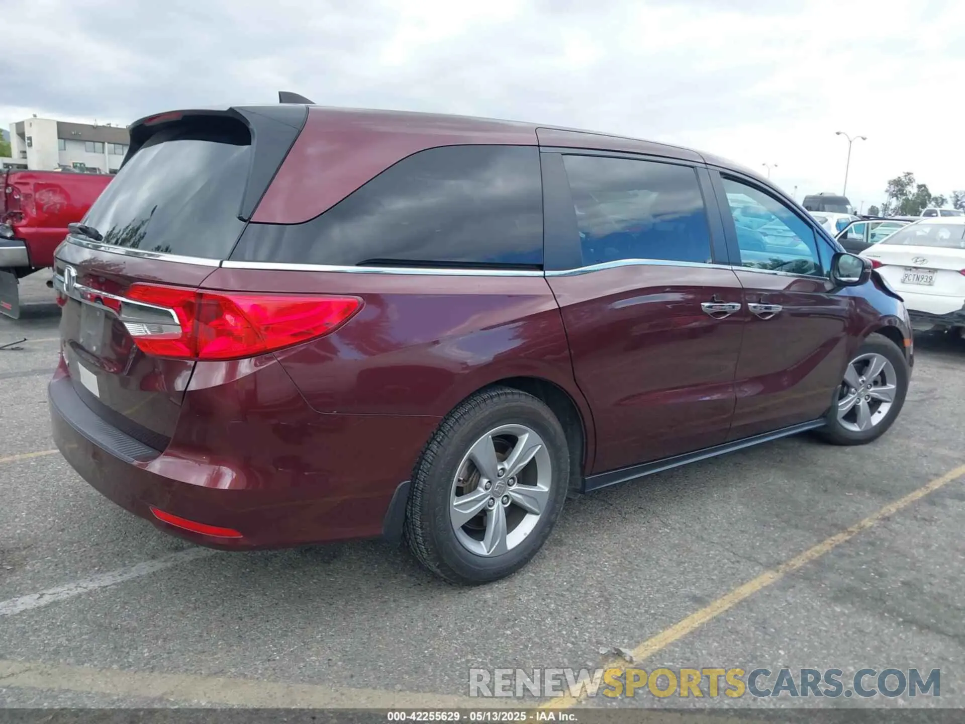 4 Photograph of a damaged car 5FNRL6H53KB046833 HONDA ODYSSEY 2019