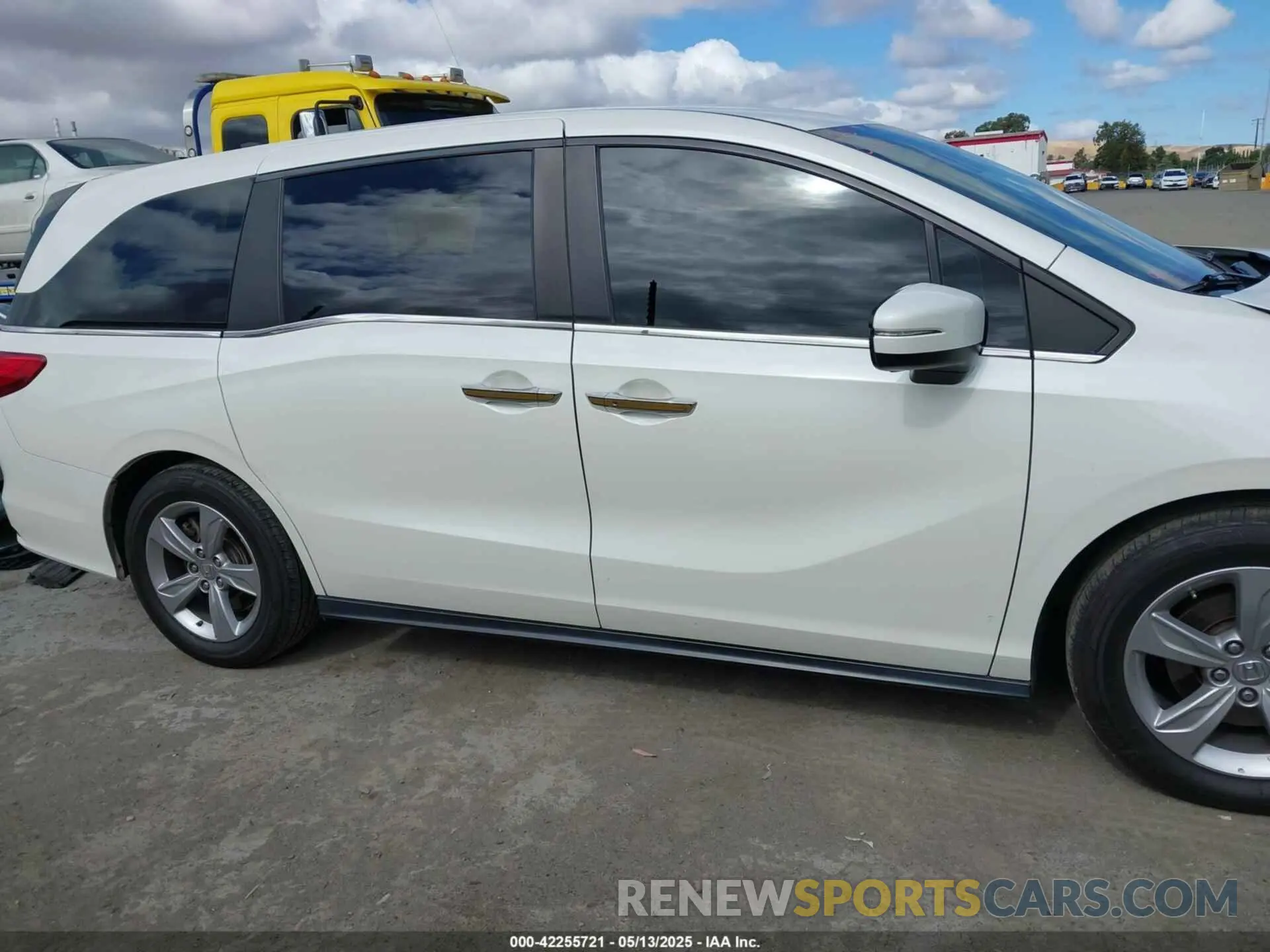 13 Photograph of a damaged car 5FNRL6H53KB049263 HONDA ODYSSEY 2019