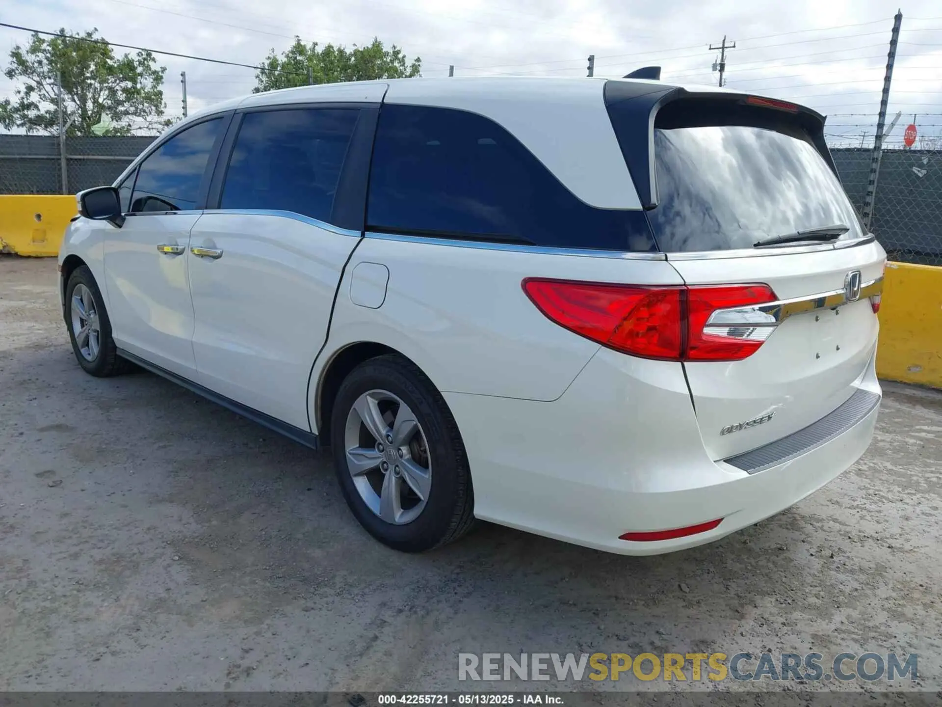3 Photograph of a damaged car 5FNRL6H53KB049263 HONDA ODYSSEY 2019