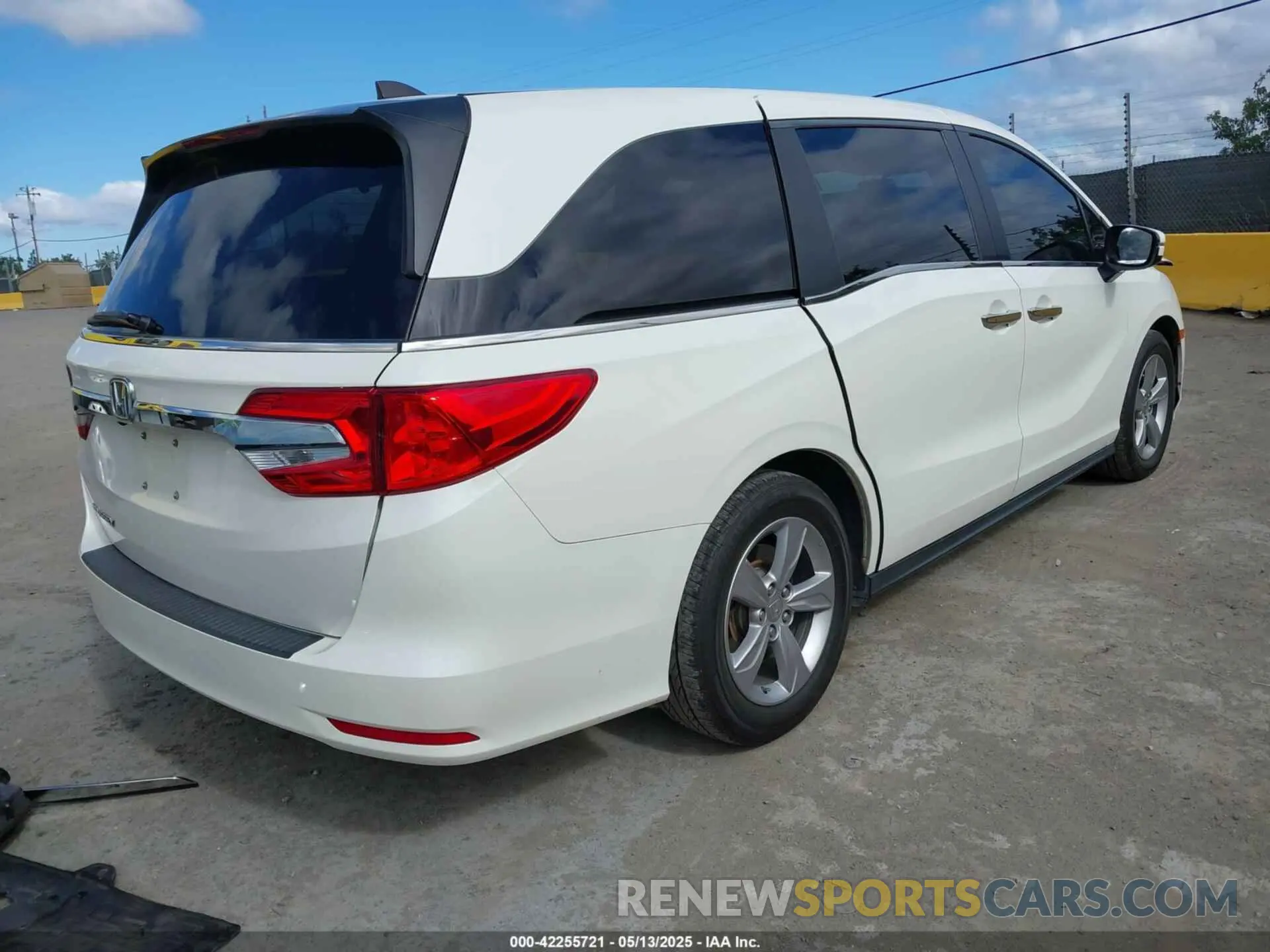4 Photograph of a damaged car 5FNRL6H53KB049263 HONDA ODYSSEY 2019