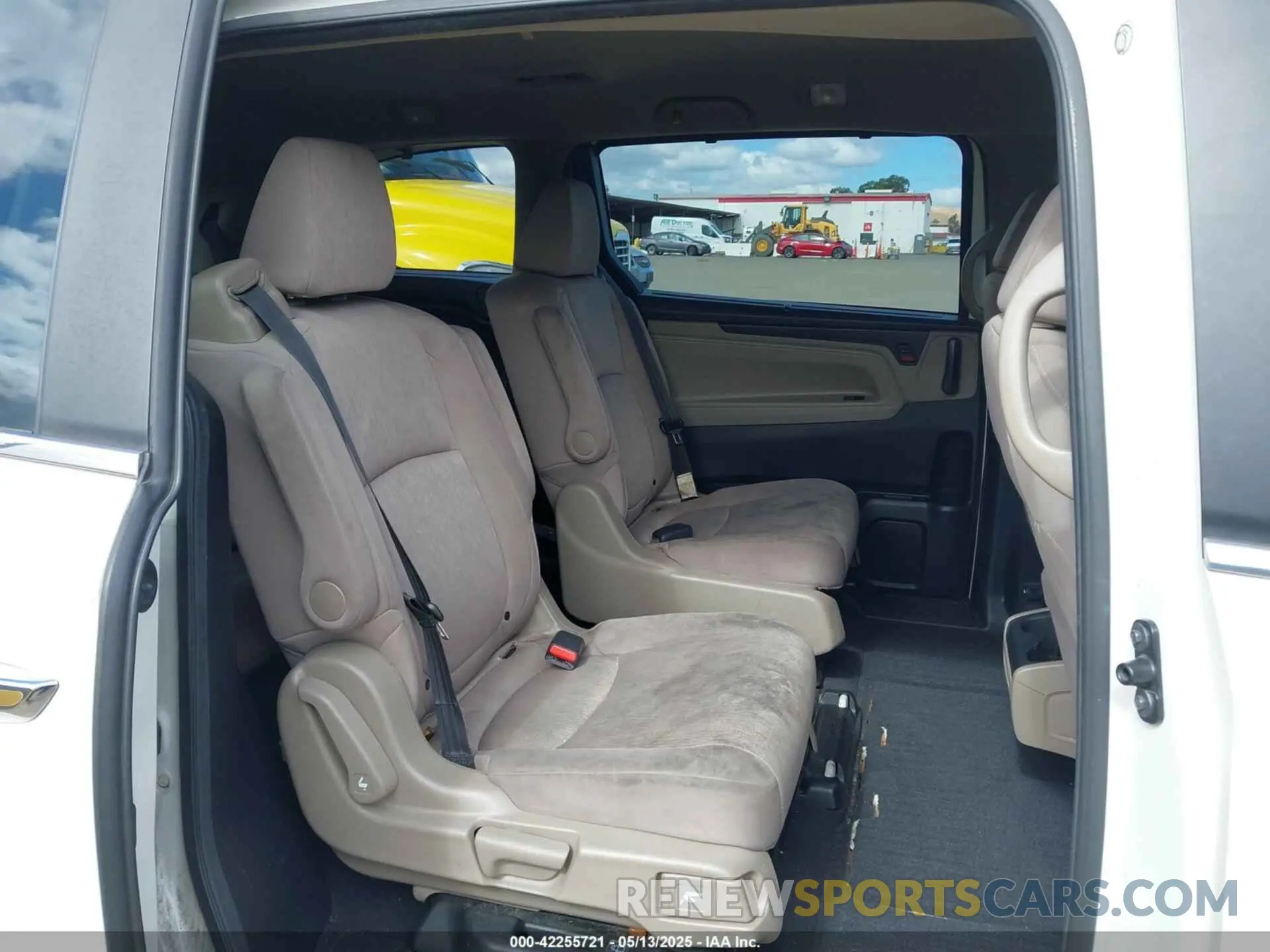 8 Photograph of a damaged car 5FNRL6H53KB049263 HONDA ODYSSEY 2019