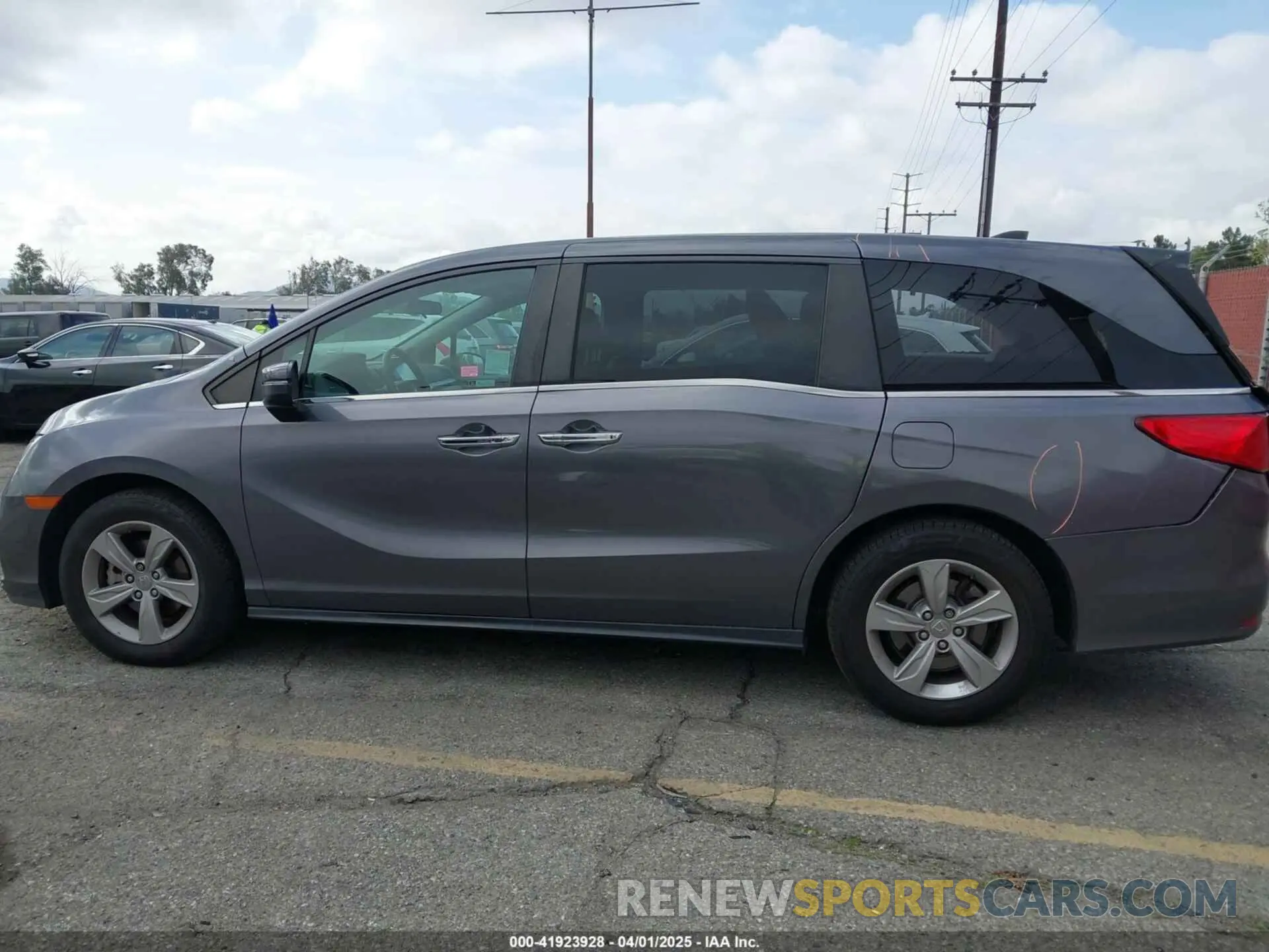 15 Photograph of a damaged car 5FNRL6H56KB069085 HONDA ODYSSEY 2019