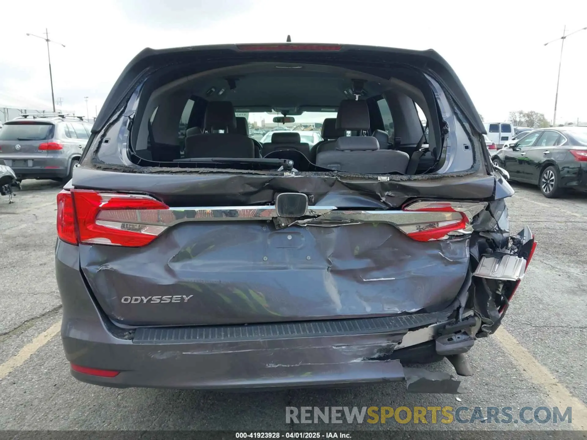 17 Photograph of a damaged car 5FNRL6H56KB069085 HONDA ODYSSEY 2019