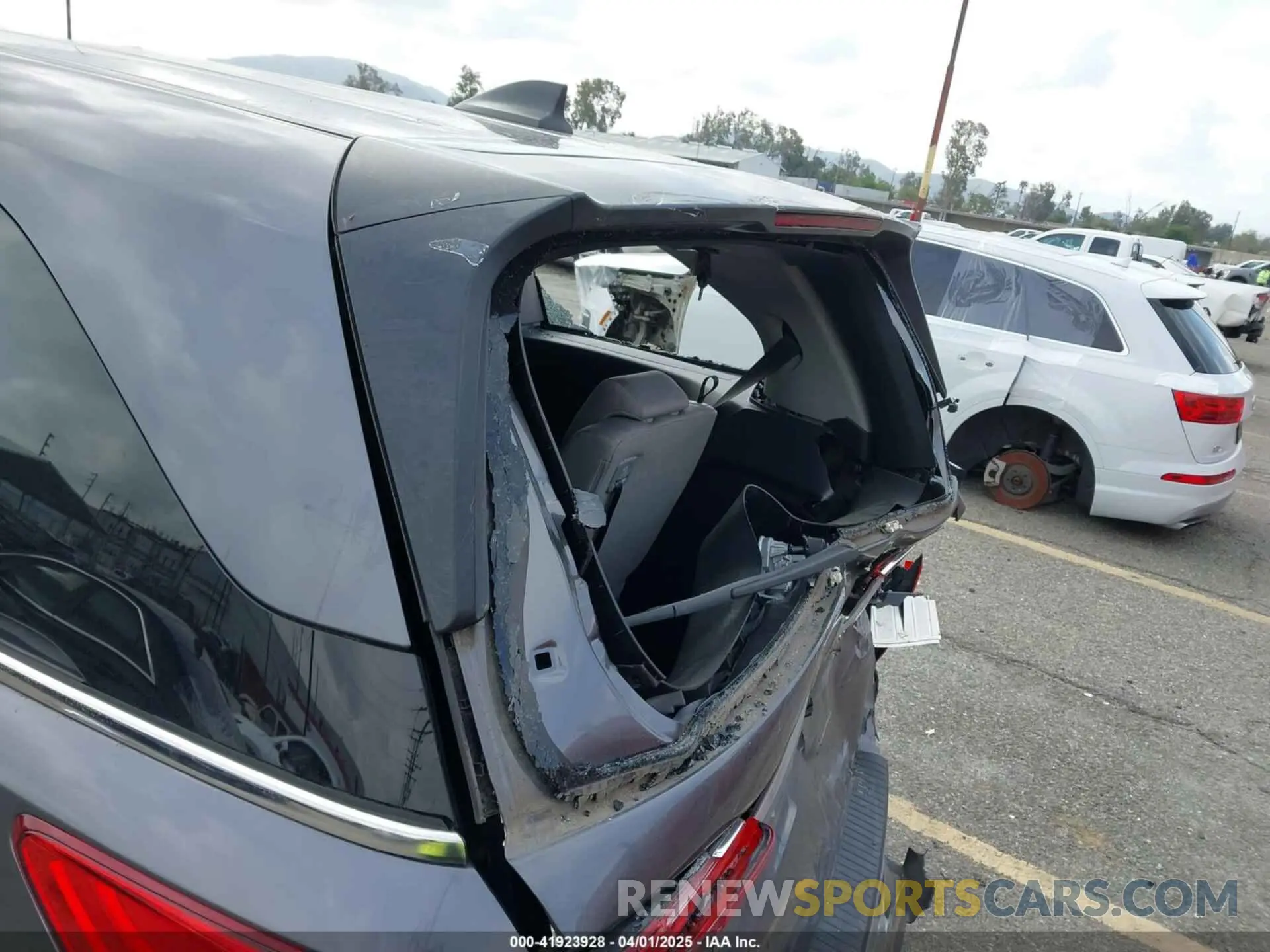 19 Photograph of a damaged car 5FNRL6H56KB069085 HONDA ODYSSEY 2019