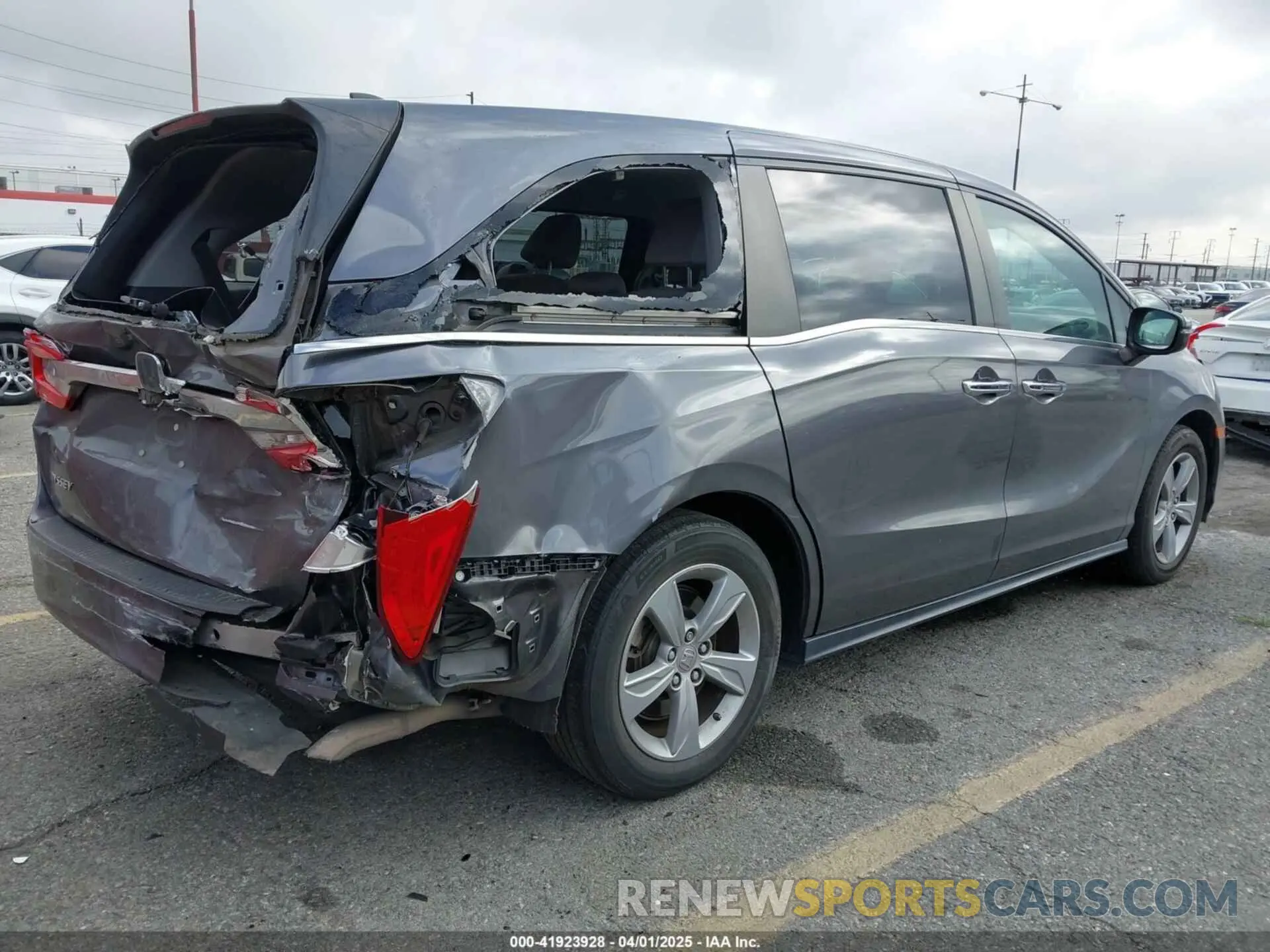 4 Photograph of a damaged car 5FNRL6H56KB069085 HONDA ODYSSEY 2019