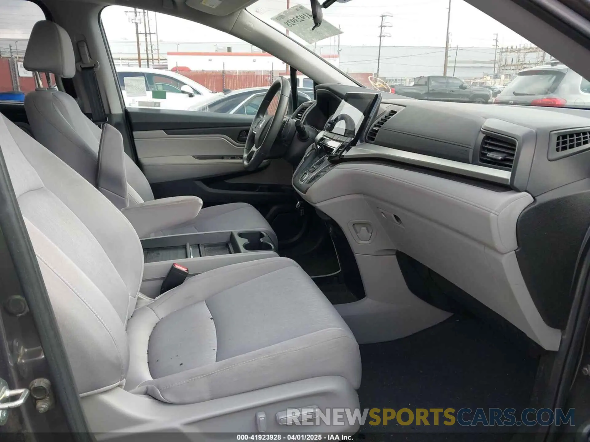 5 Photograph of a damaged car 5FNRL6H56KB069085 HONDA ODYSSEY 2019
