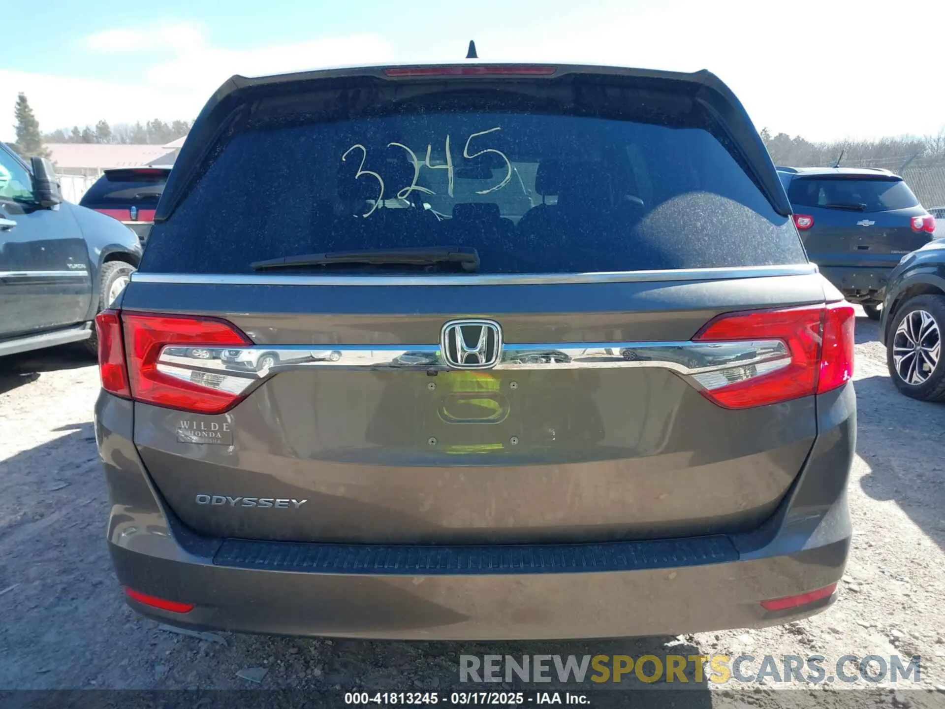 16 Photograph of a damaged car 5FNRL6H57KB023443 HONDA ODYSSEY 2019