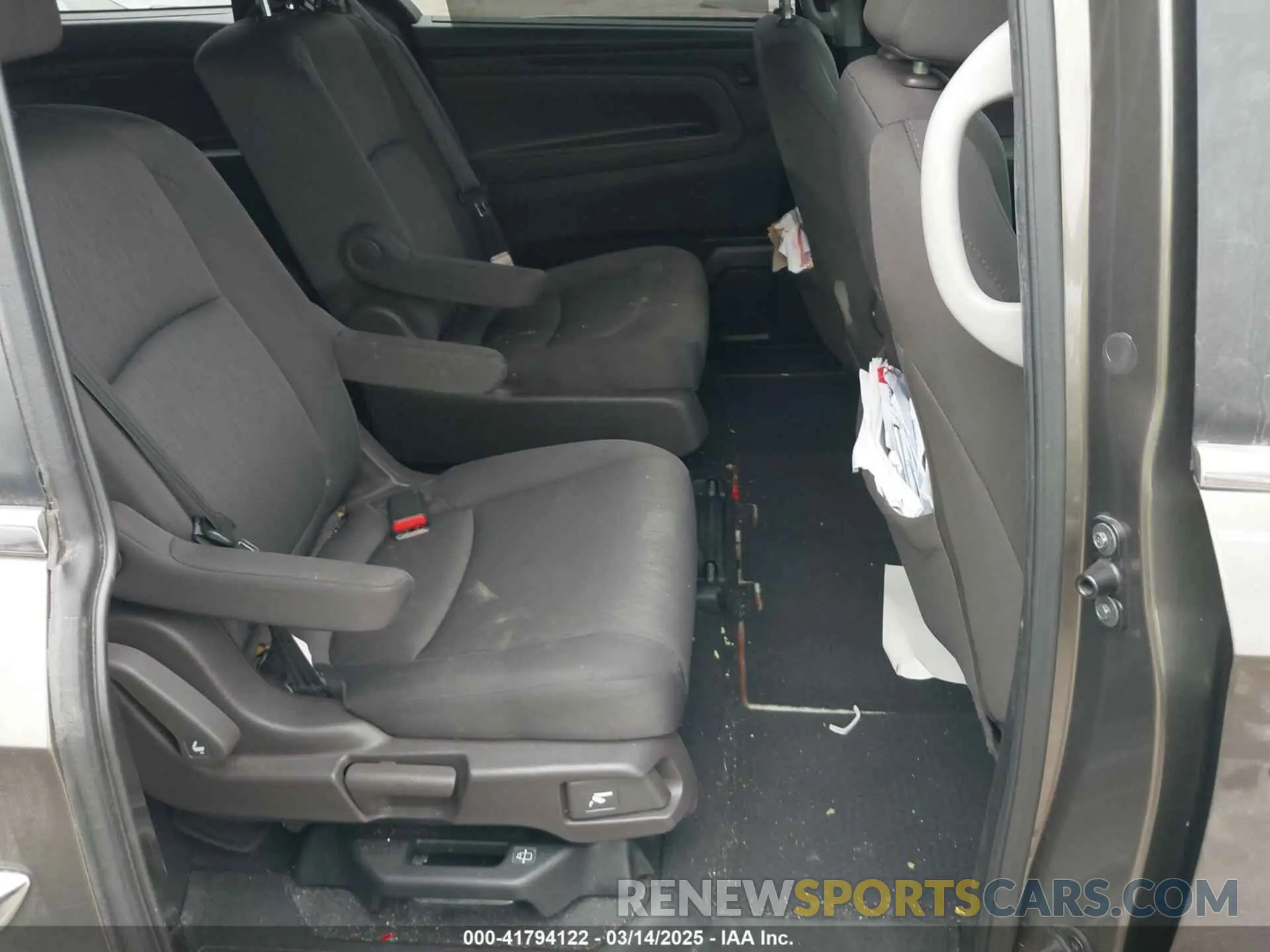 8 Photograph of a damaged car 5FNRL6H57KB049802 HONDA ODYSSEY 2019