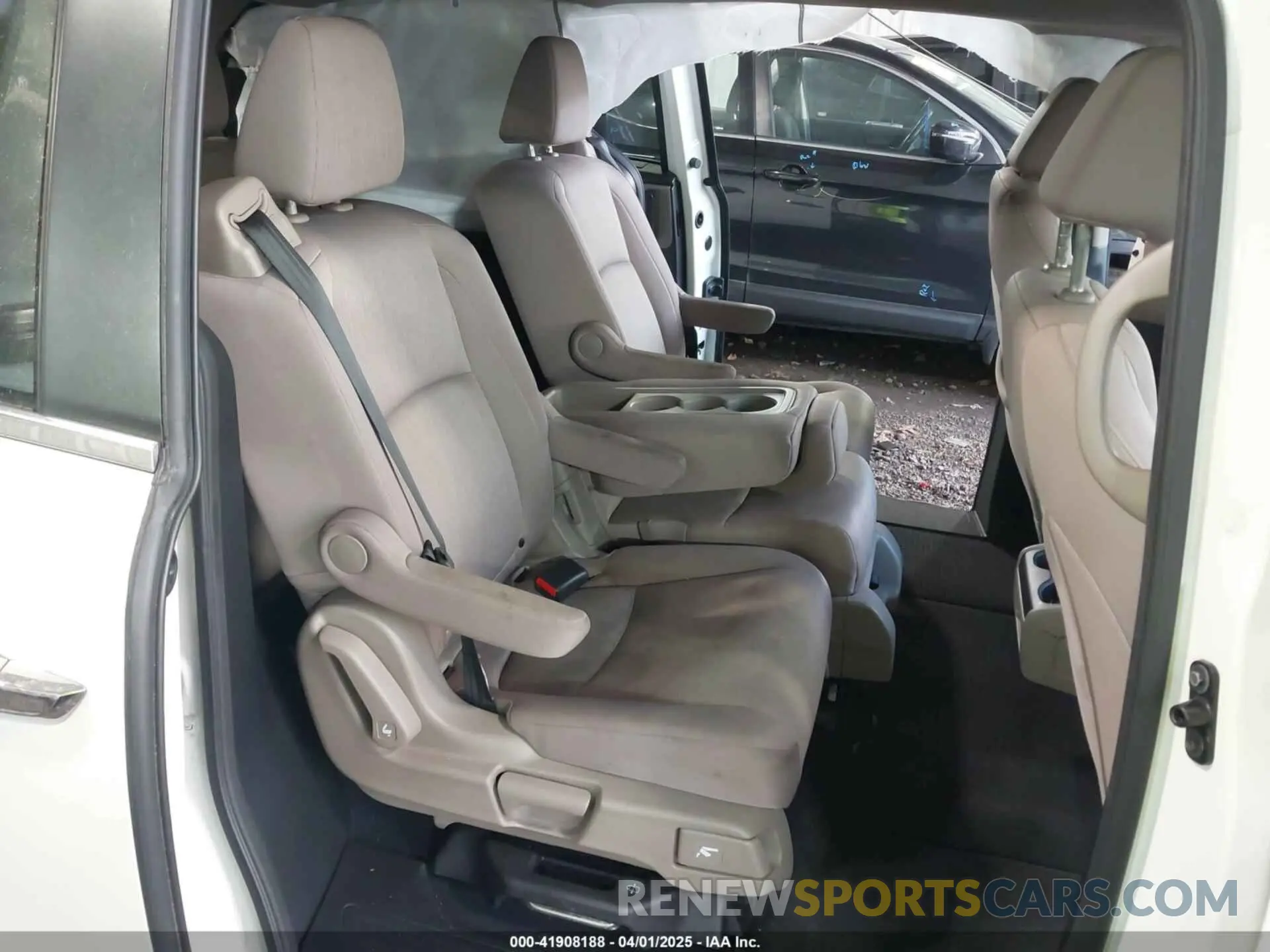8 Фотография поврежденного автомобиля 5FNRL6H57KB087739 HONDA ODYSSEY 2019
