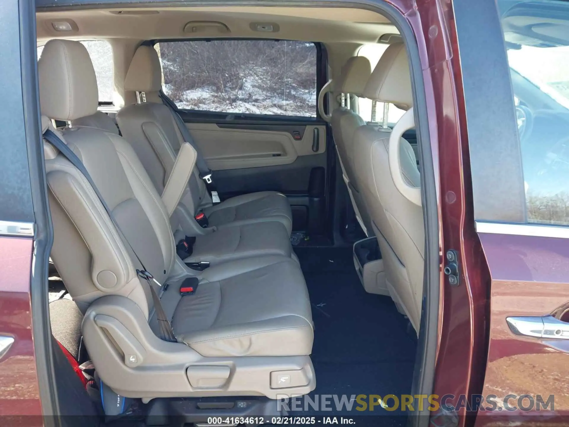 8 Photograph of a damaged car 5FNRL6H71KB011113 HONDA ODYSSEY 2019