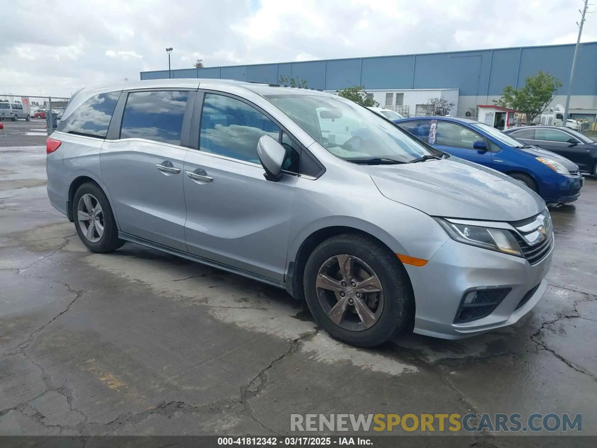 1 Photograph of a damaged car 5FNRL6H71KB043172 HONDA ODYSSEY 2019
