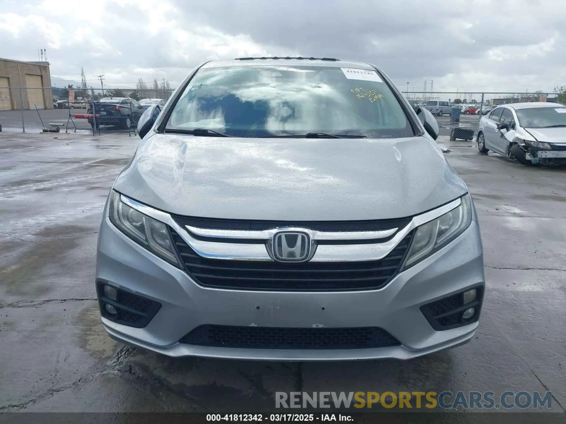 12 Photograph of a damaged car 5FNRL6H71KB043172 HONDA ODYSSEY 2019