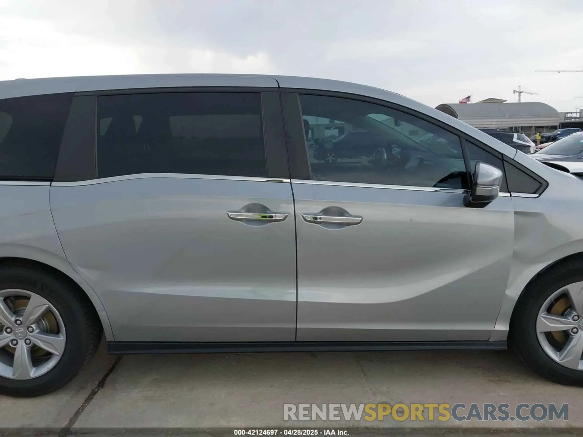 13 Photograph of a damaged car 5FNRL6H73KB130068 HONDA ODYSSEY 2019
