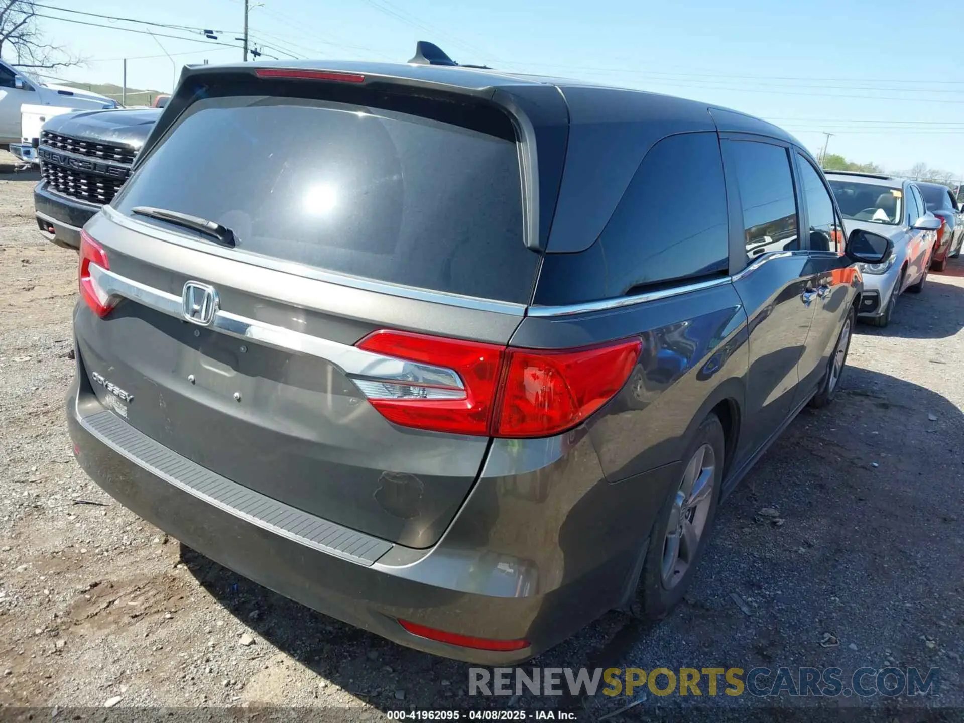 4 Photograph of a damaged car 5FNRL6H78KB115260 HONDA ODYSSEY 2019
