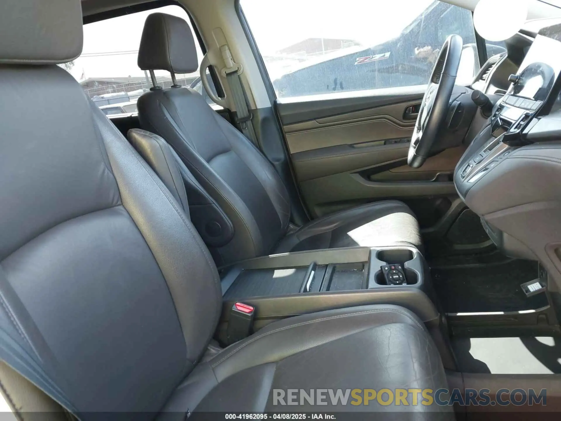 5 Photograph of a damaged car 5FNRL6H78KB115260 HONDA ODYSSEY 2019