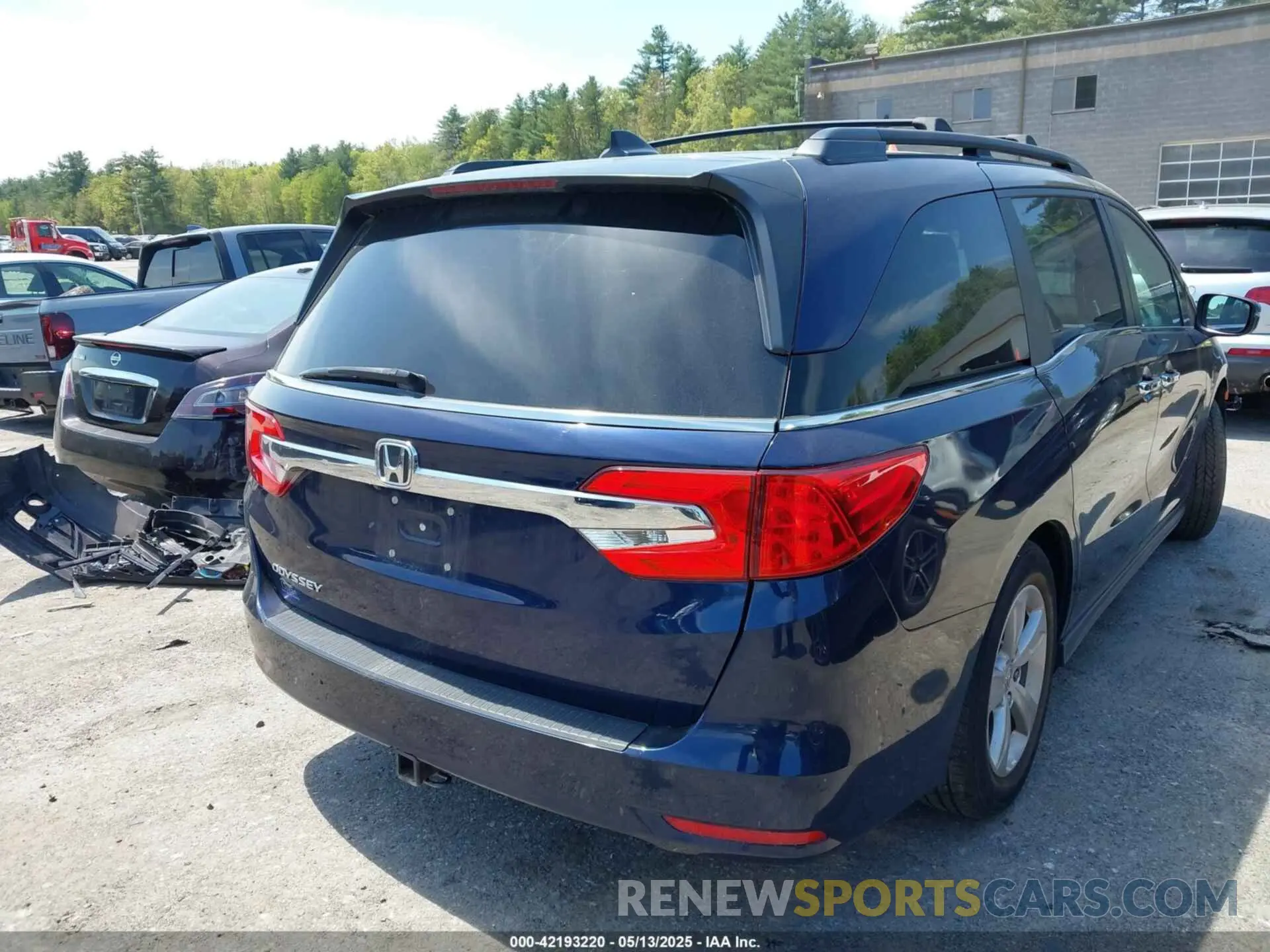 17 Photograph of a damaged car 5FNRL6H7XKB003589 HONDA ODYSSEY 2019