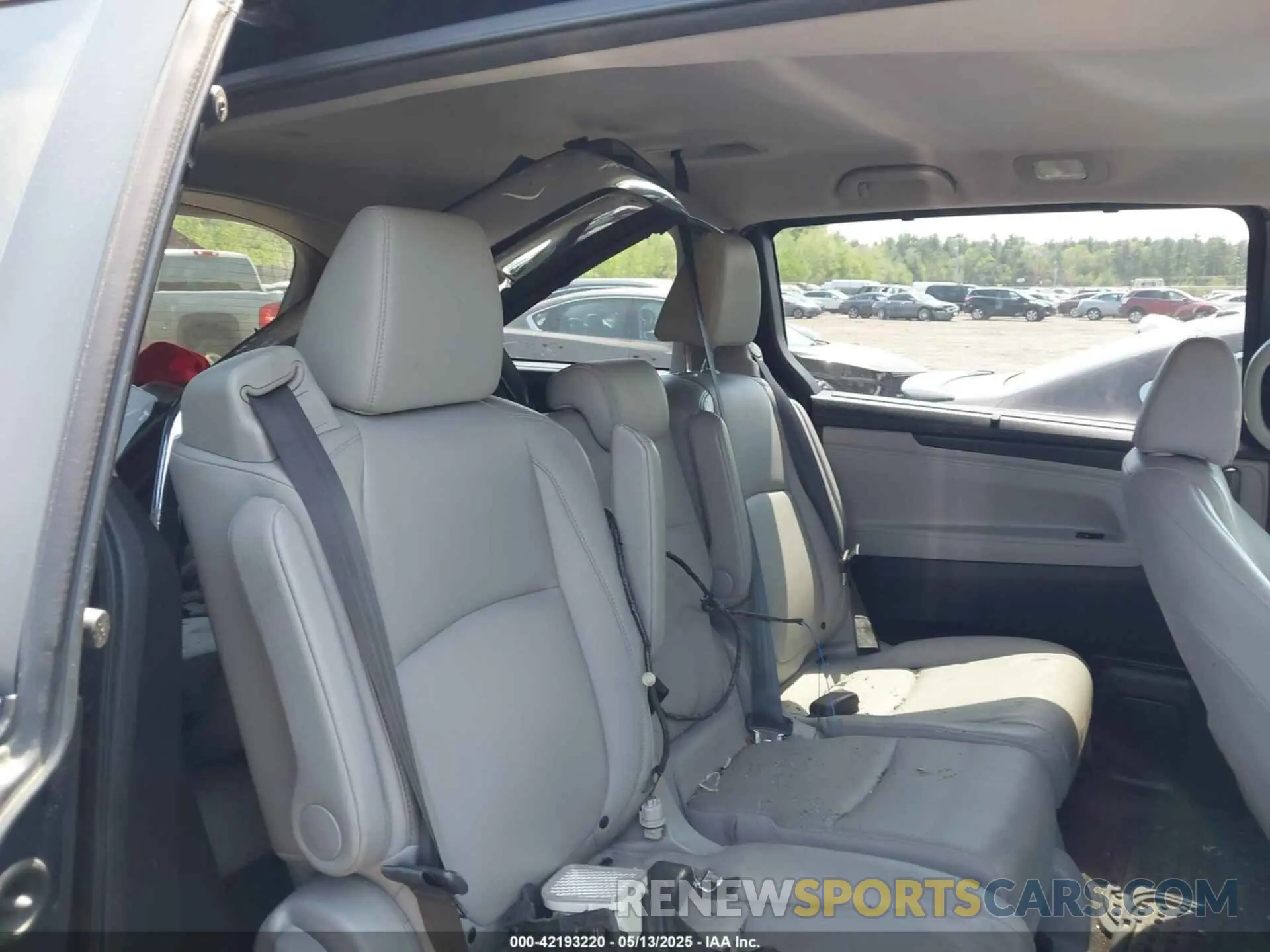 8 Photograph of a damaged car 5FNRL6H7XKB003589 HONDA ODYSSEY 2019