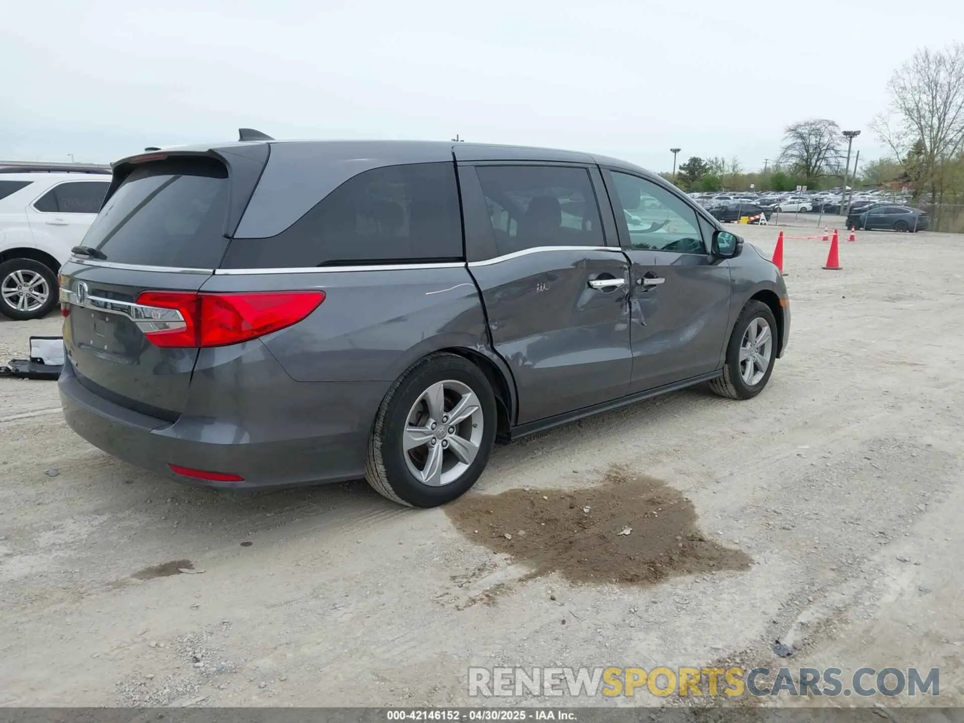 4 Photograph of a damaged car 5FNRL6H7XKB115938 HONDA ODYSSEY 2019
