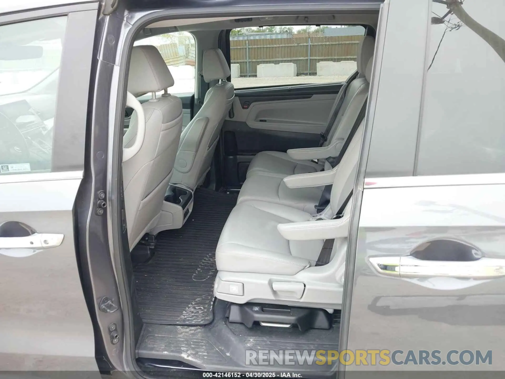 5 Photograph of a damaged car 5FNRL6H7XKB115938 HONDA ODYSSEY 2019