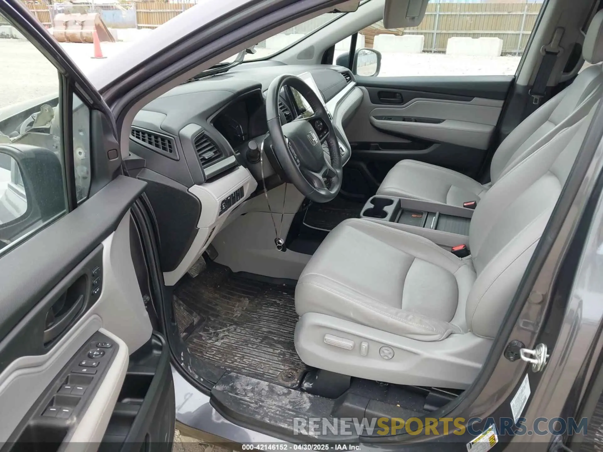 8 Photograph of a damaged car 5FNRL6H7XKB115938 HONDA ODYSSEY 2019