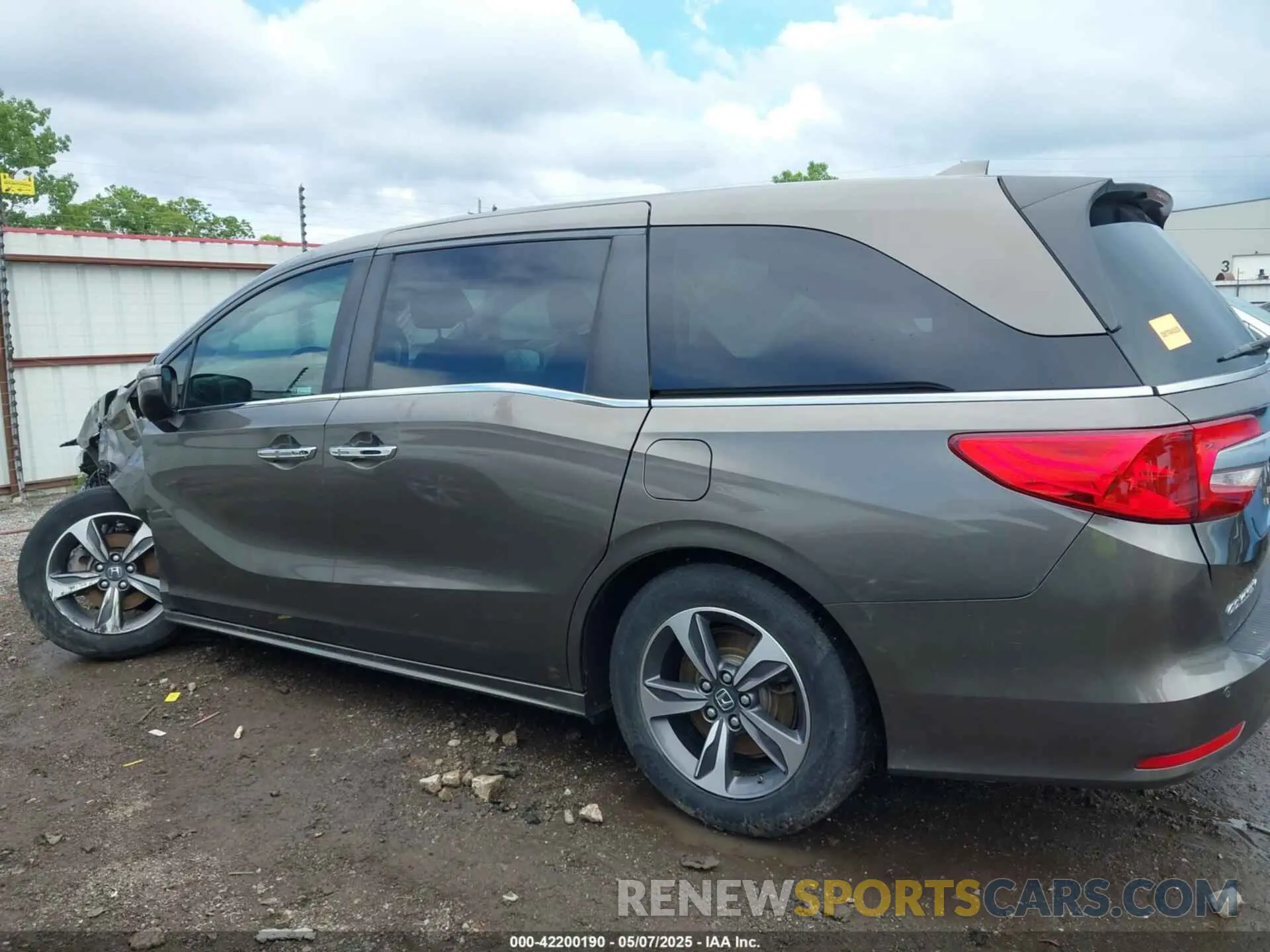 15 Photograph of a damaged car 5FNRL6H81KB038790 HONDA ODYSSEY 2019