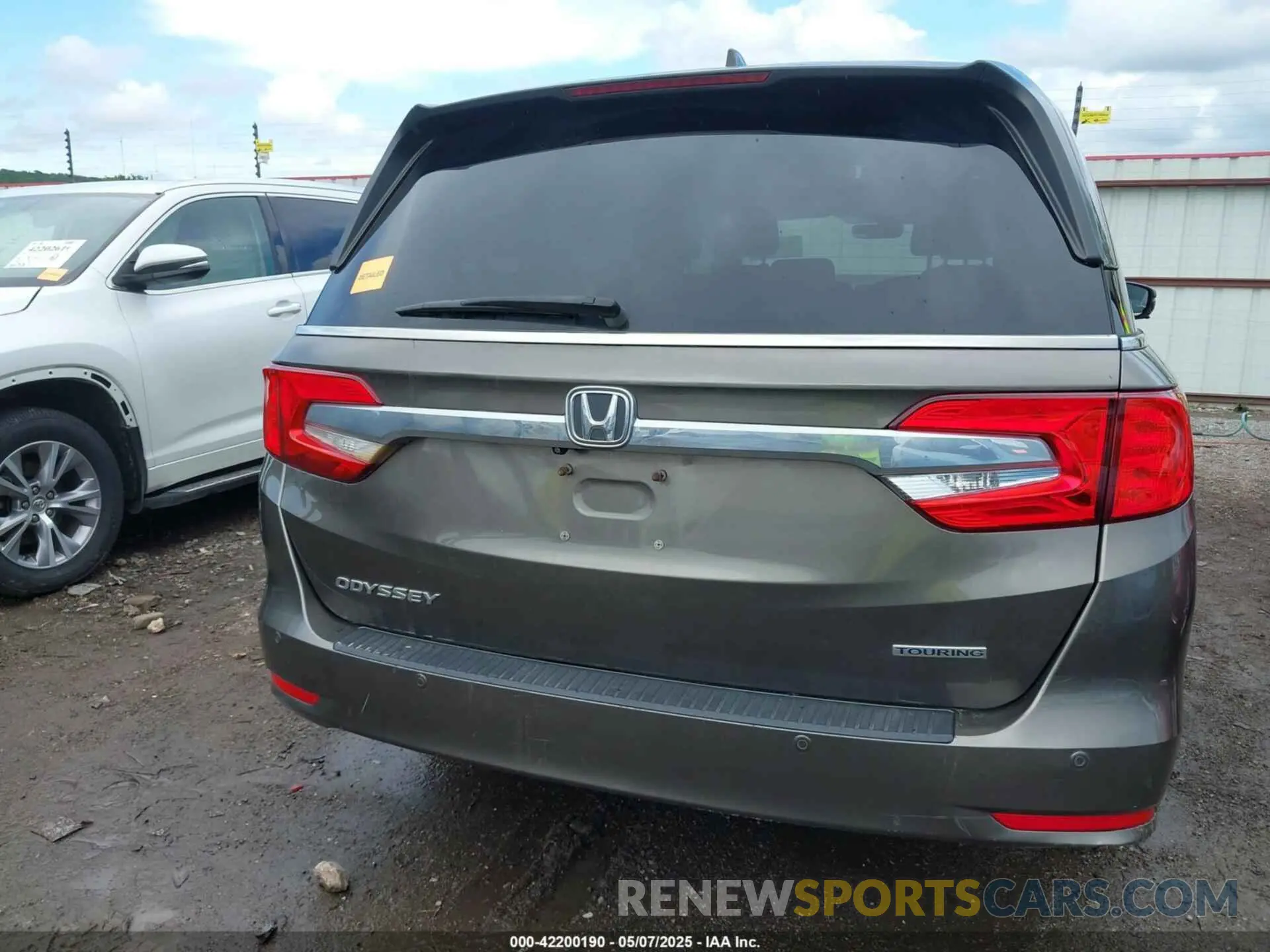17 Photograph of a damaged car 5FNRL6H81KB038790 HONDA ODYSSEY 2019