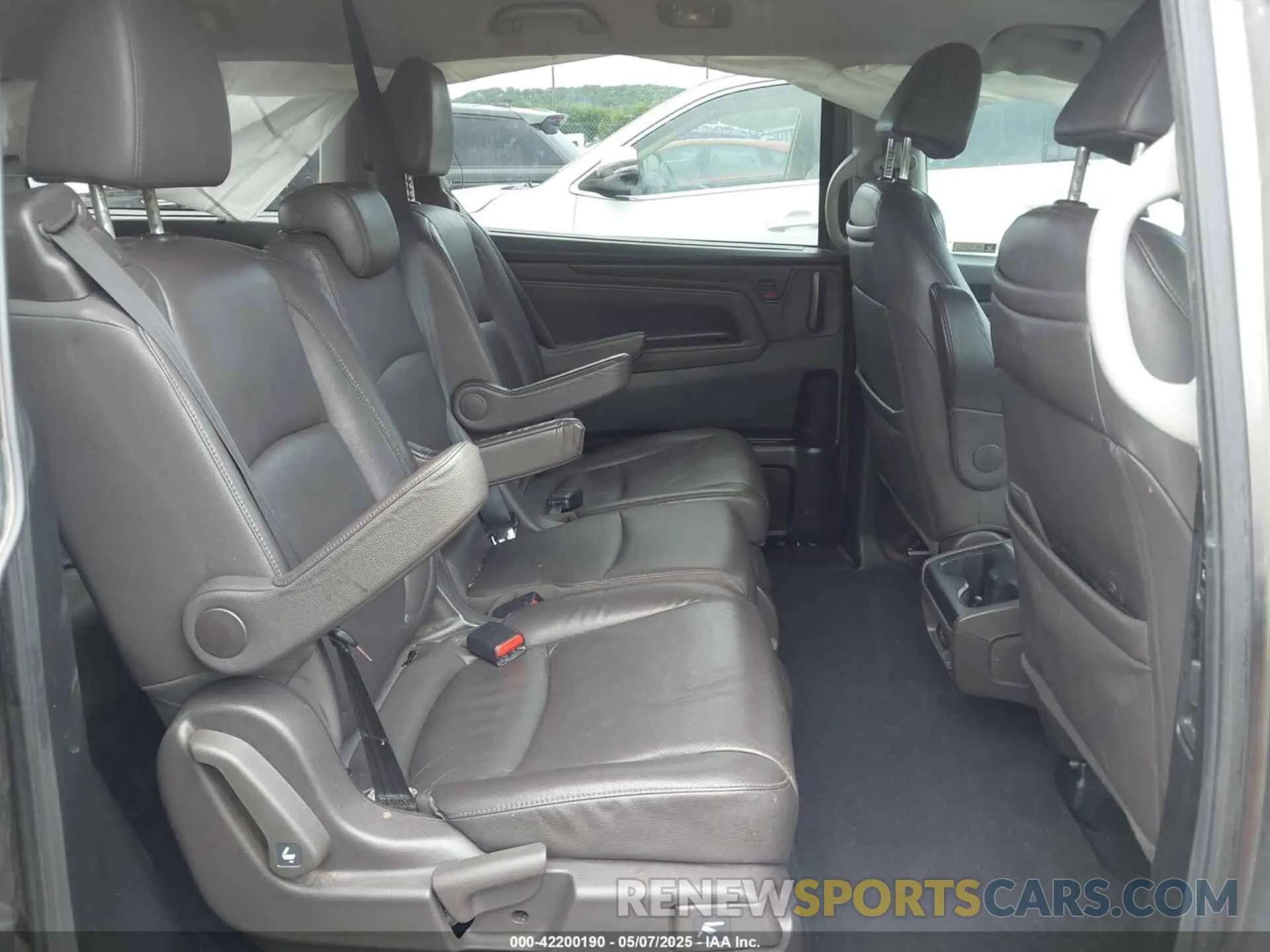 8 Photograph of a damaged car 5FNRL6H81KB038790 HONDA ODYSSEY 2019