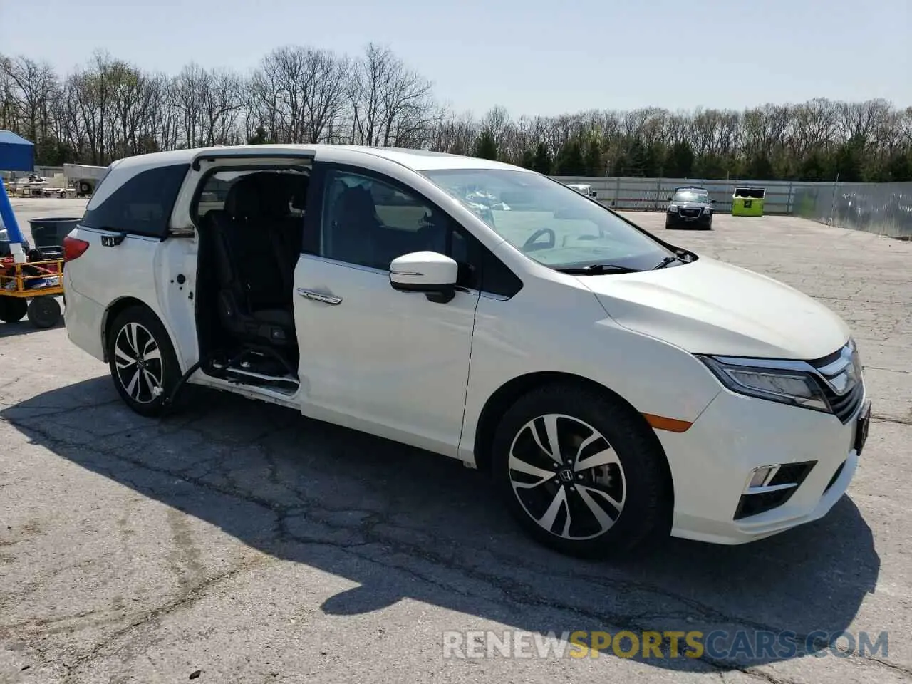 4 Photograph of a damaged car 5FNRL6H94KB067337 HONDA ODYSSEY 2019