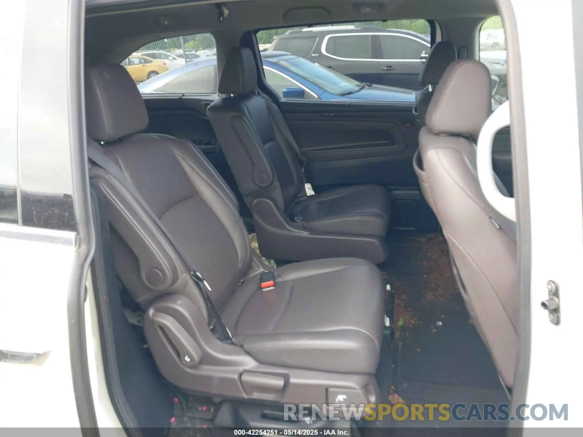 8 Photograph of a damaged car 5FNRL6H95KB047758 HONDA ODYSSEY 2019