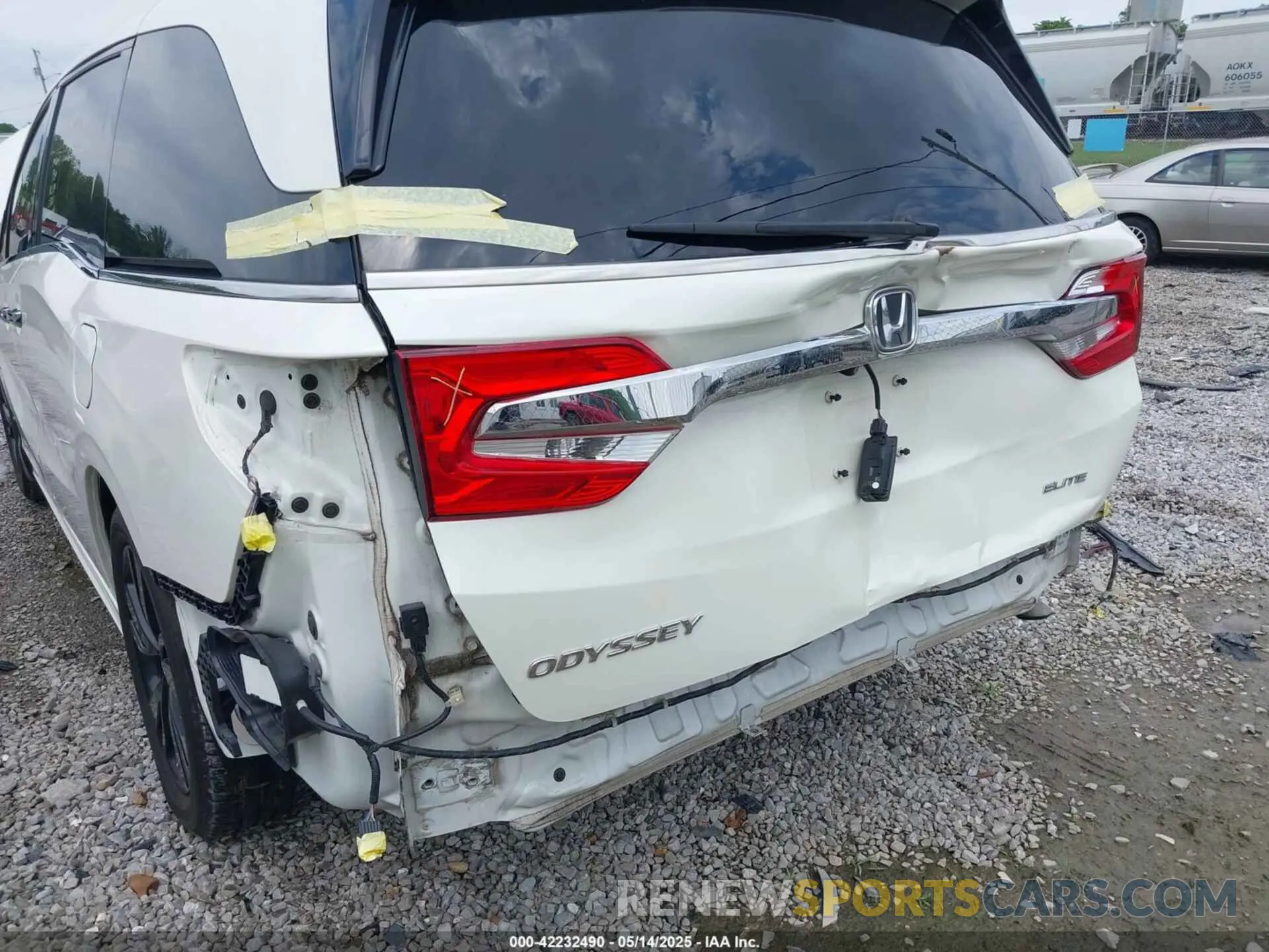 18 Photograph of a damaged car 5FNRL6H95KB104816 HONDA ODYSSEY 2019