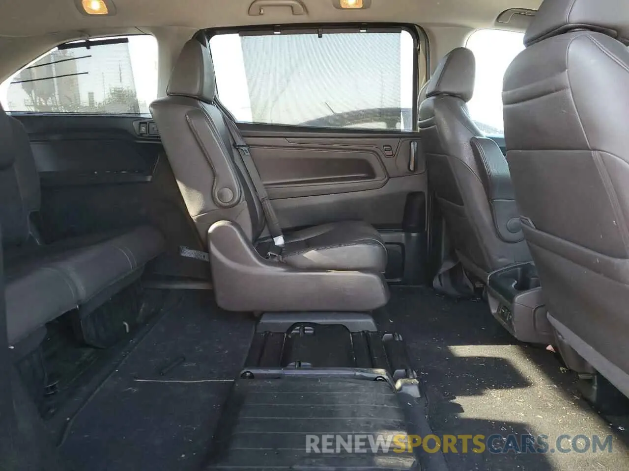 11 Photograph of a damaged car 5FNRL6H96KB023310 HONDA ODYSSEY 2019