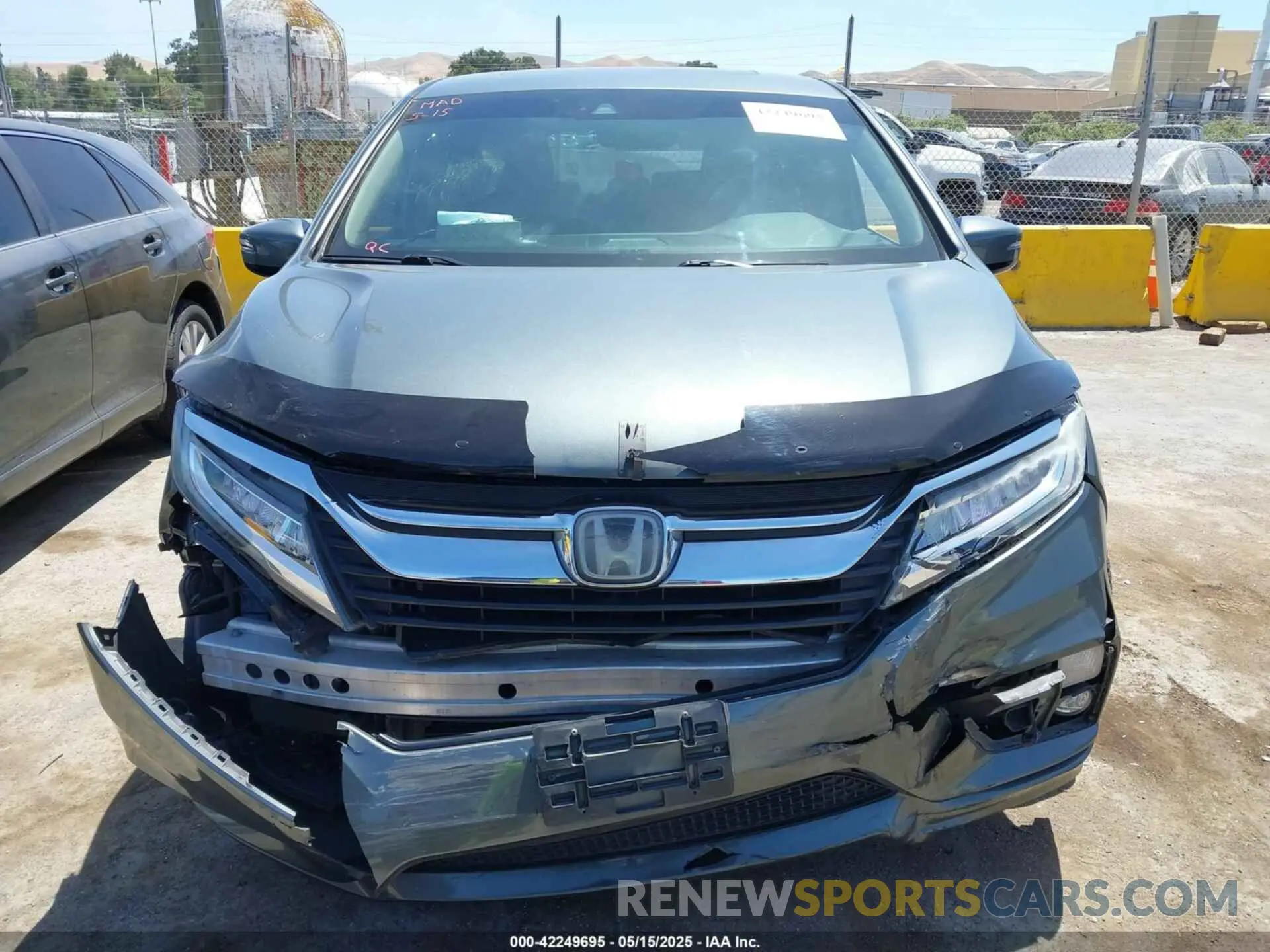 12 Photograph of a damaged car 5FNRL6H98KB097554 HONDA ODYSSEY 2019
