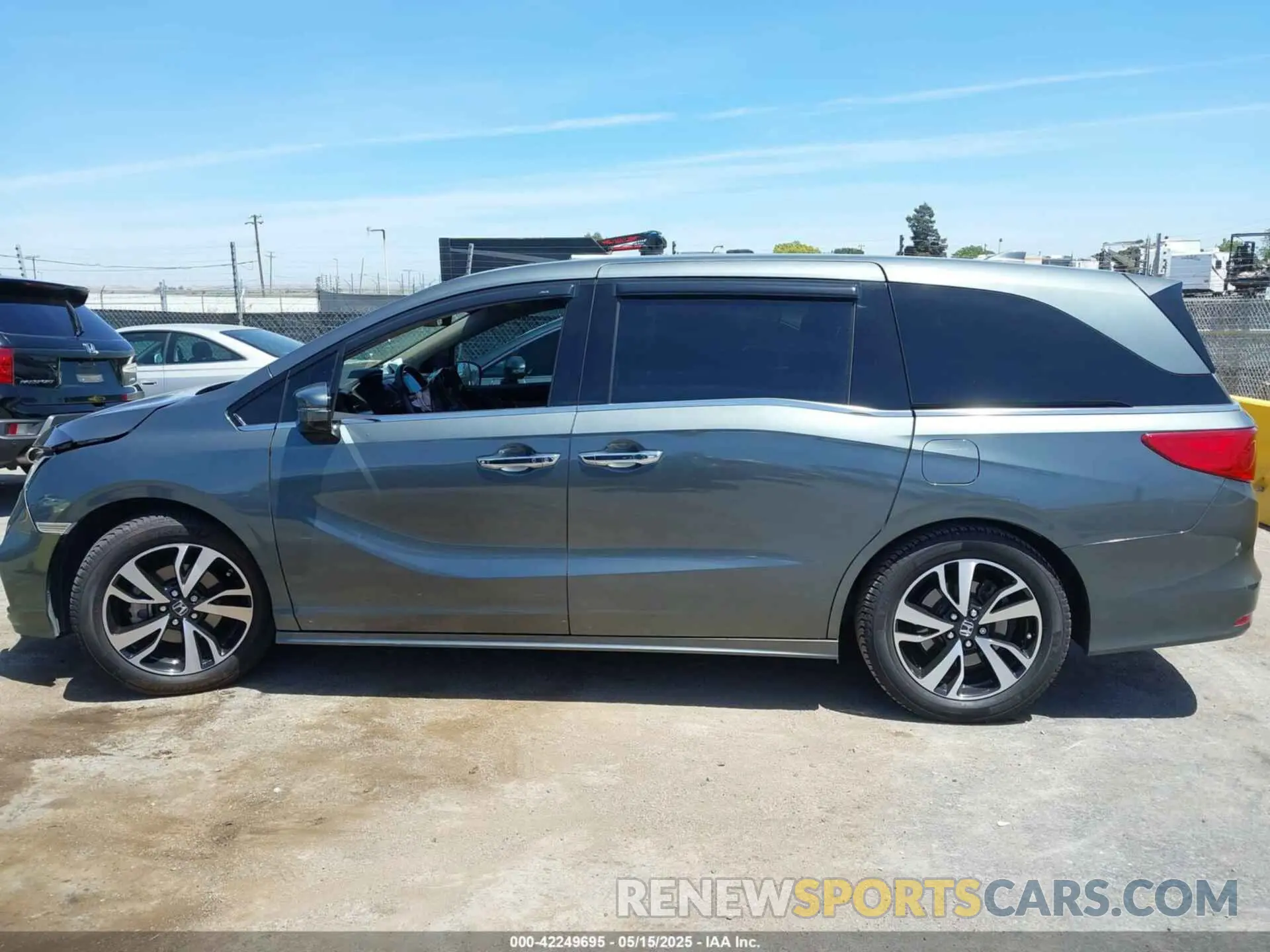 14 Photograph of a damaged car 5FNRL6H98KB097554 HONDA ODYSSEY 2019