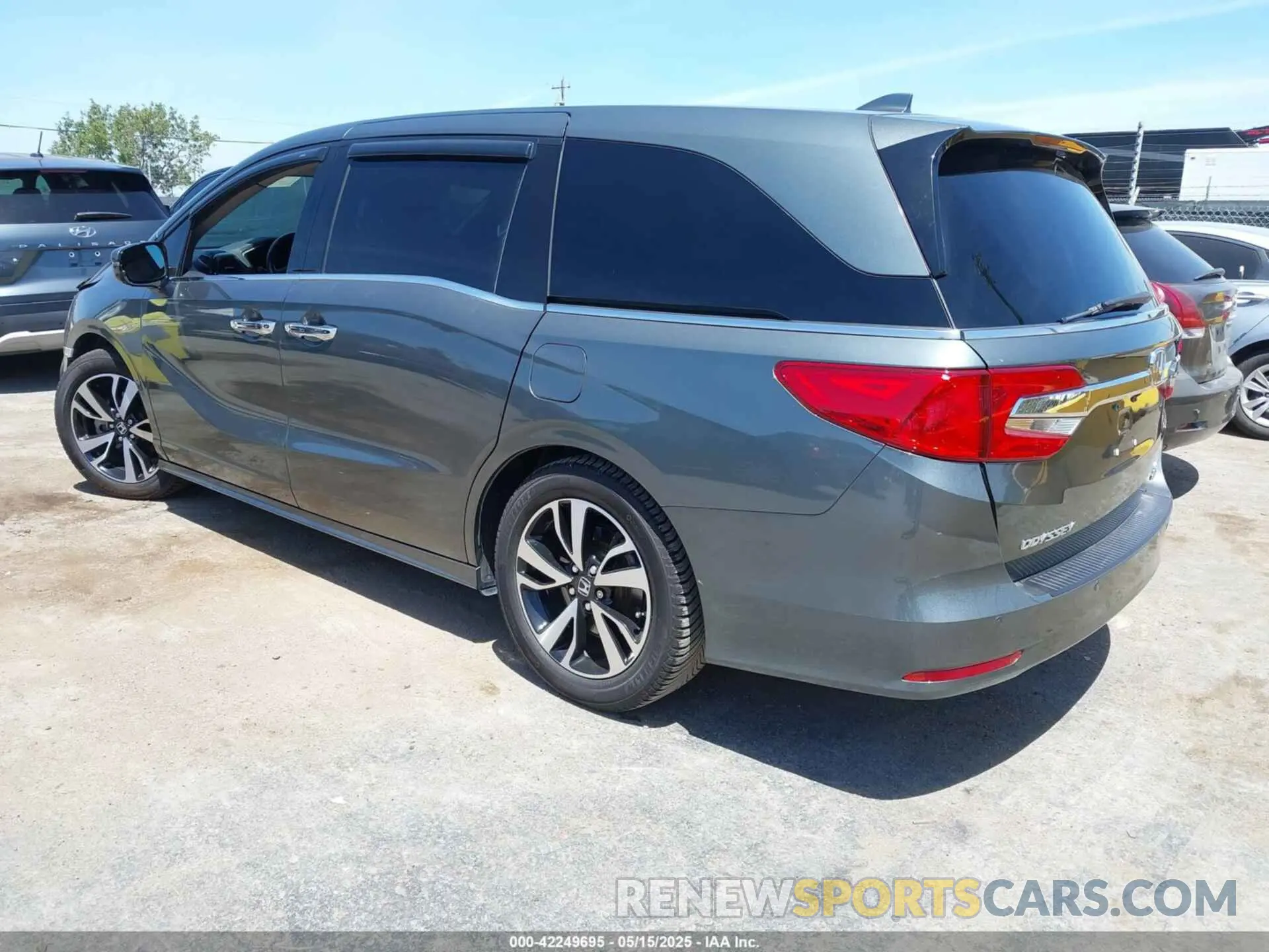 3 Photograph of a damaged car 5FNRL6H98KB097554 HONDA ODYSSEY 2019