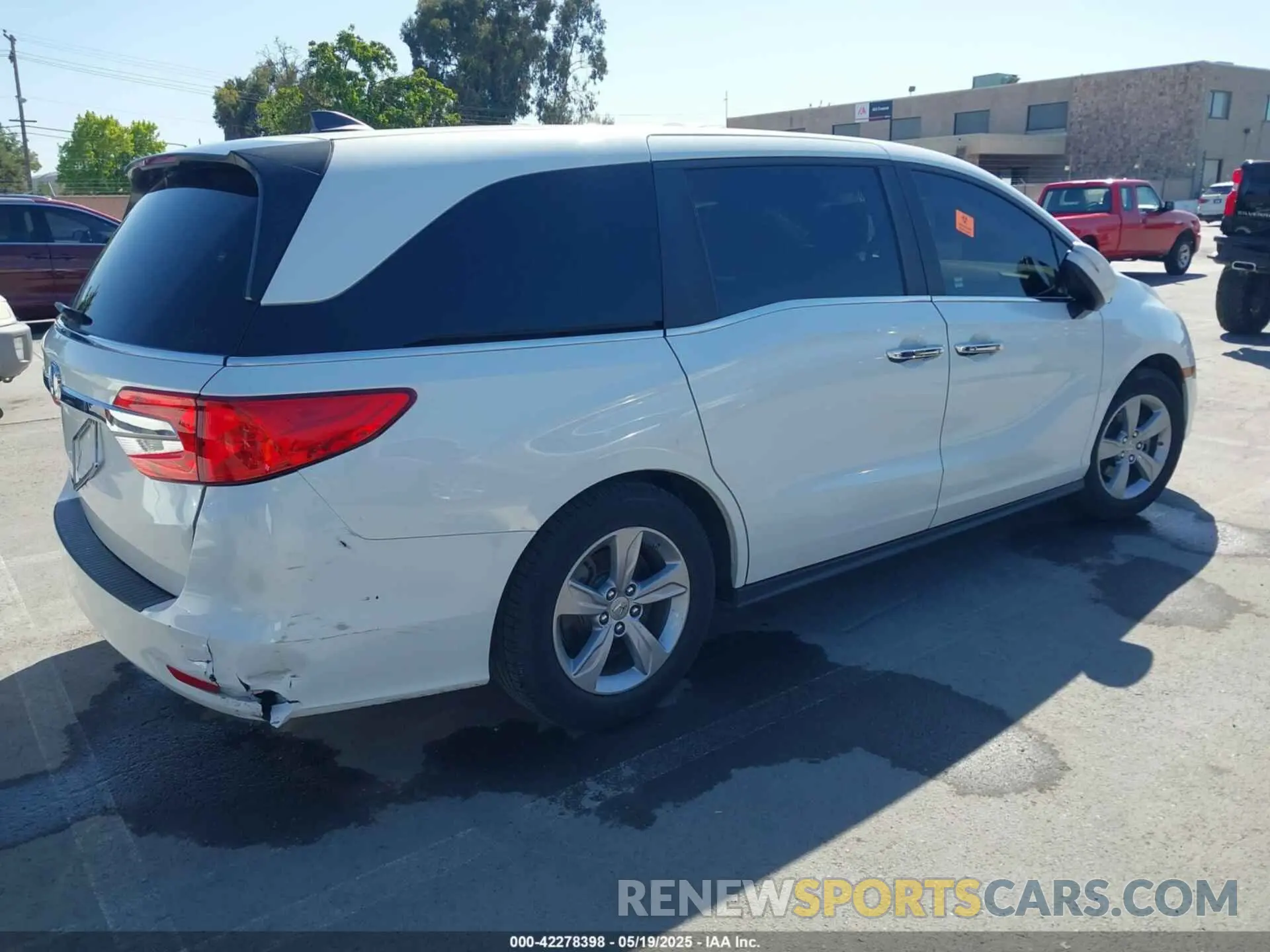 4 Photograph of a damaged car 5FNRL6H51LB032107 HONDA ODYSSEY 2020