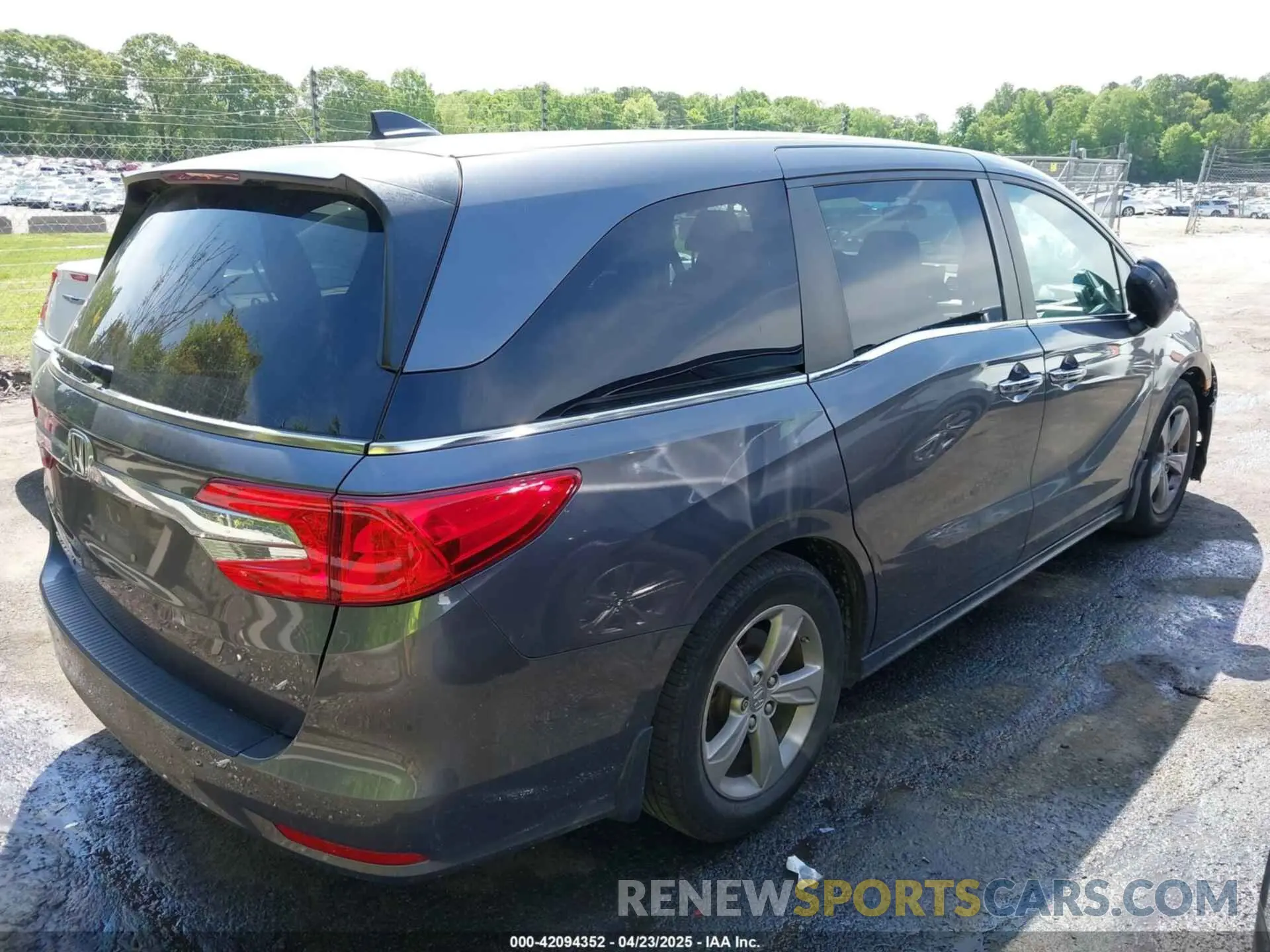 4 Photograph of a damaged car 5FNRL6H55LB031767 HONDA ODYSSEY 2020