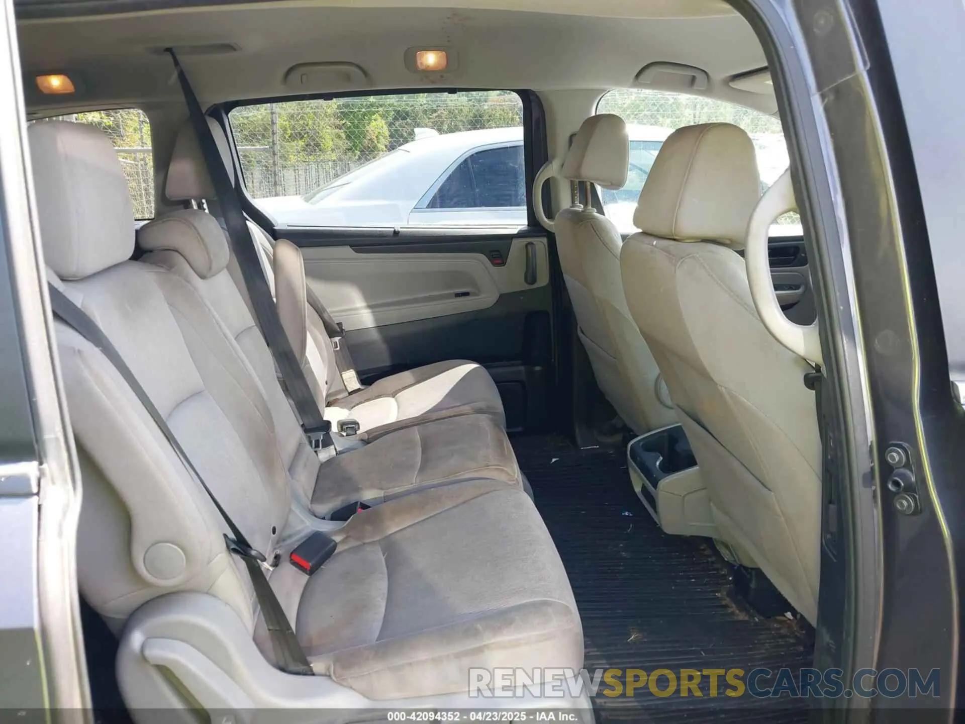 8 Photograph of a damaged car 5FNRL6H55LB031767 HONDA ODYSSEY 2020
