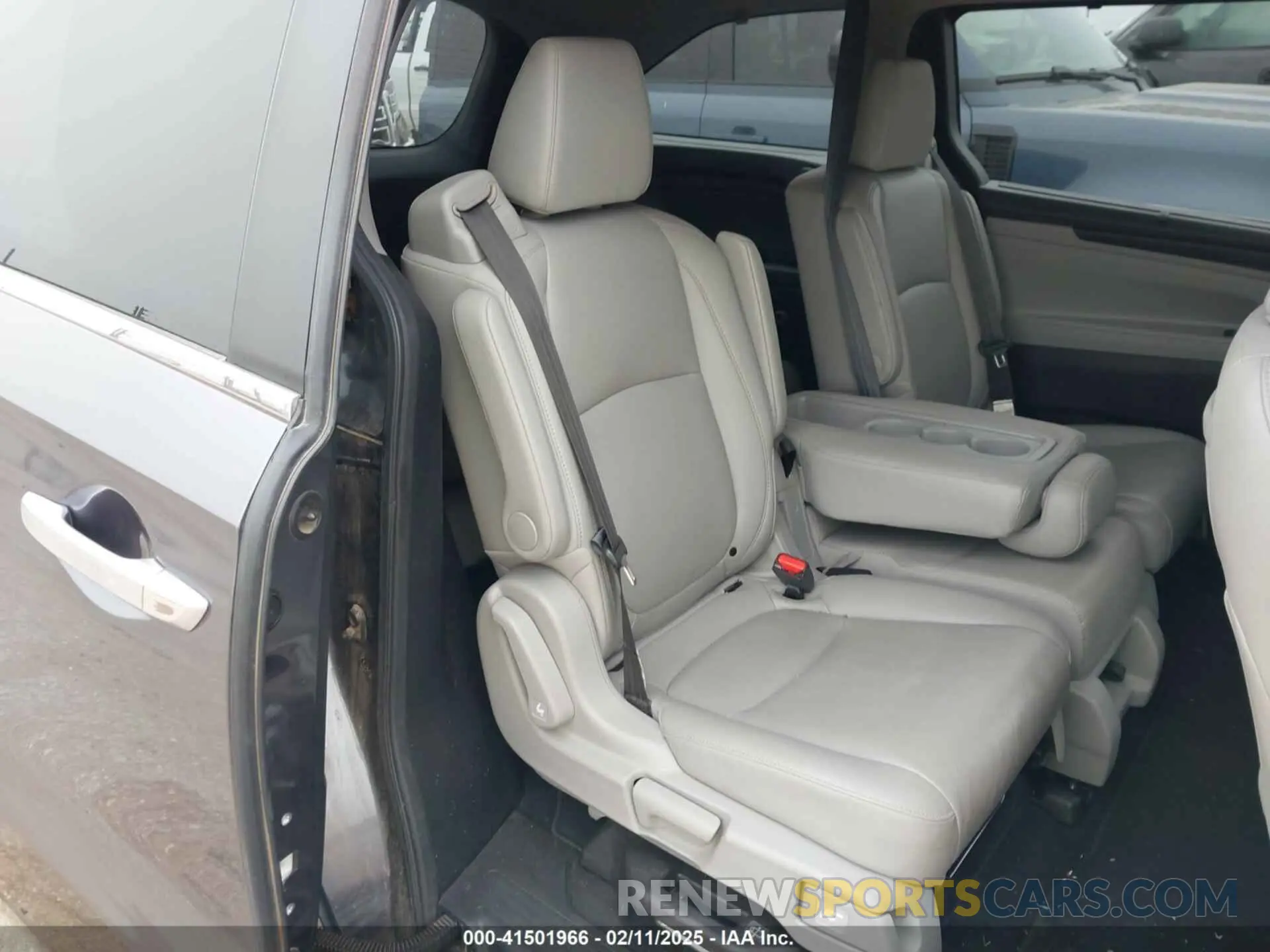 8 Photograph of a damaged car 5FNRL6H77LB066781 HONDA ODYSSEY 2020