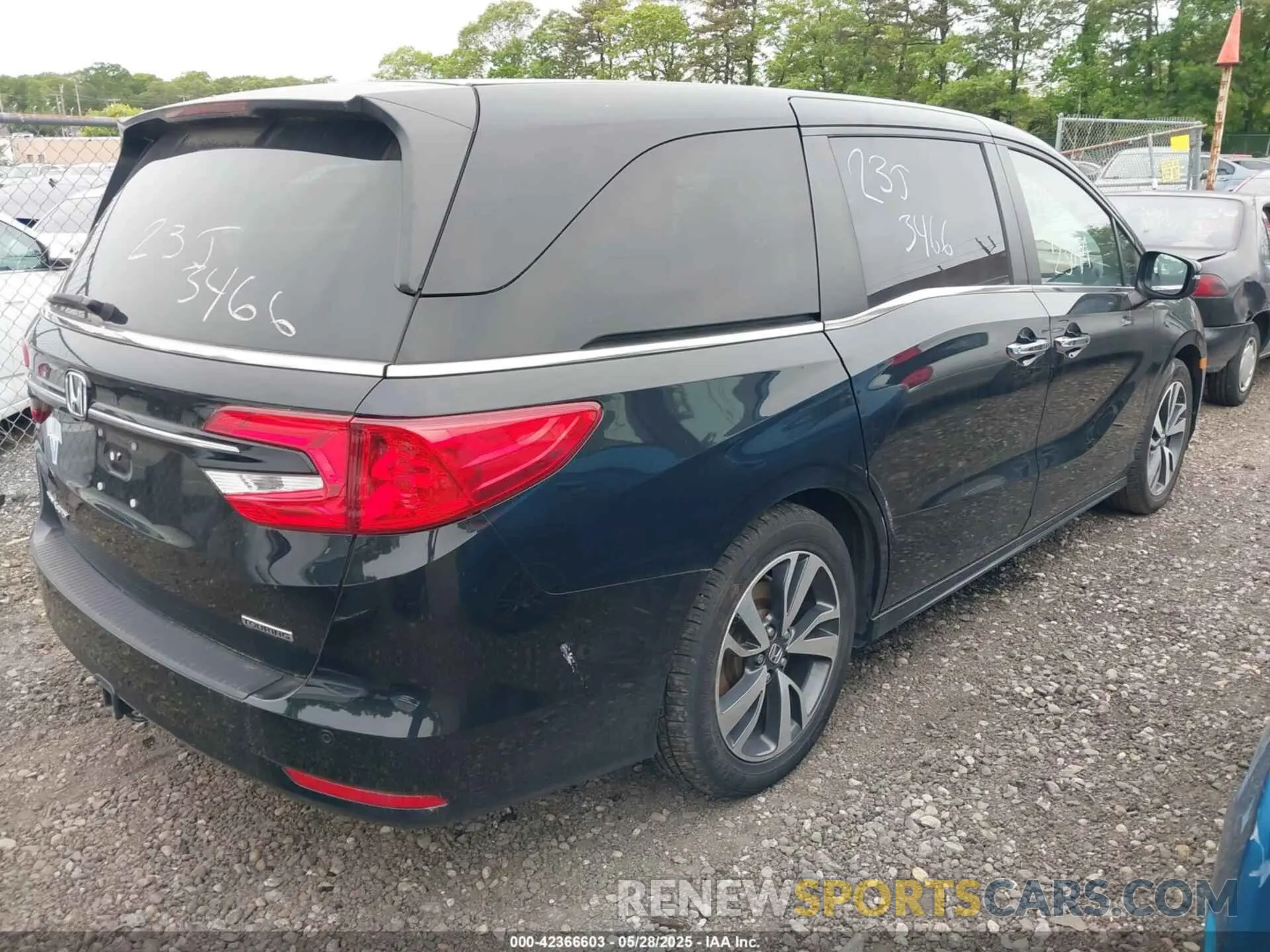 4 Photograph of a damaged car 5FNRL6H82MB002545 HONDA ODYSSEY 2021