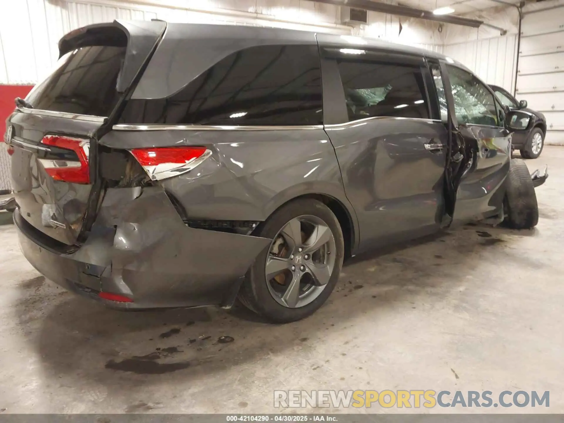 4 Photograph of a damaged car 5FNRL6H82MB025923 HONDA ODYSSEY 2021