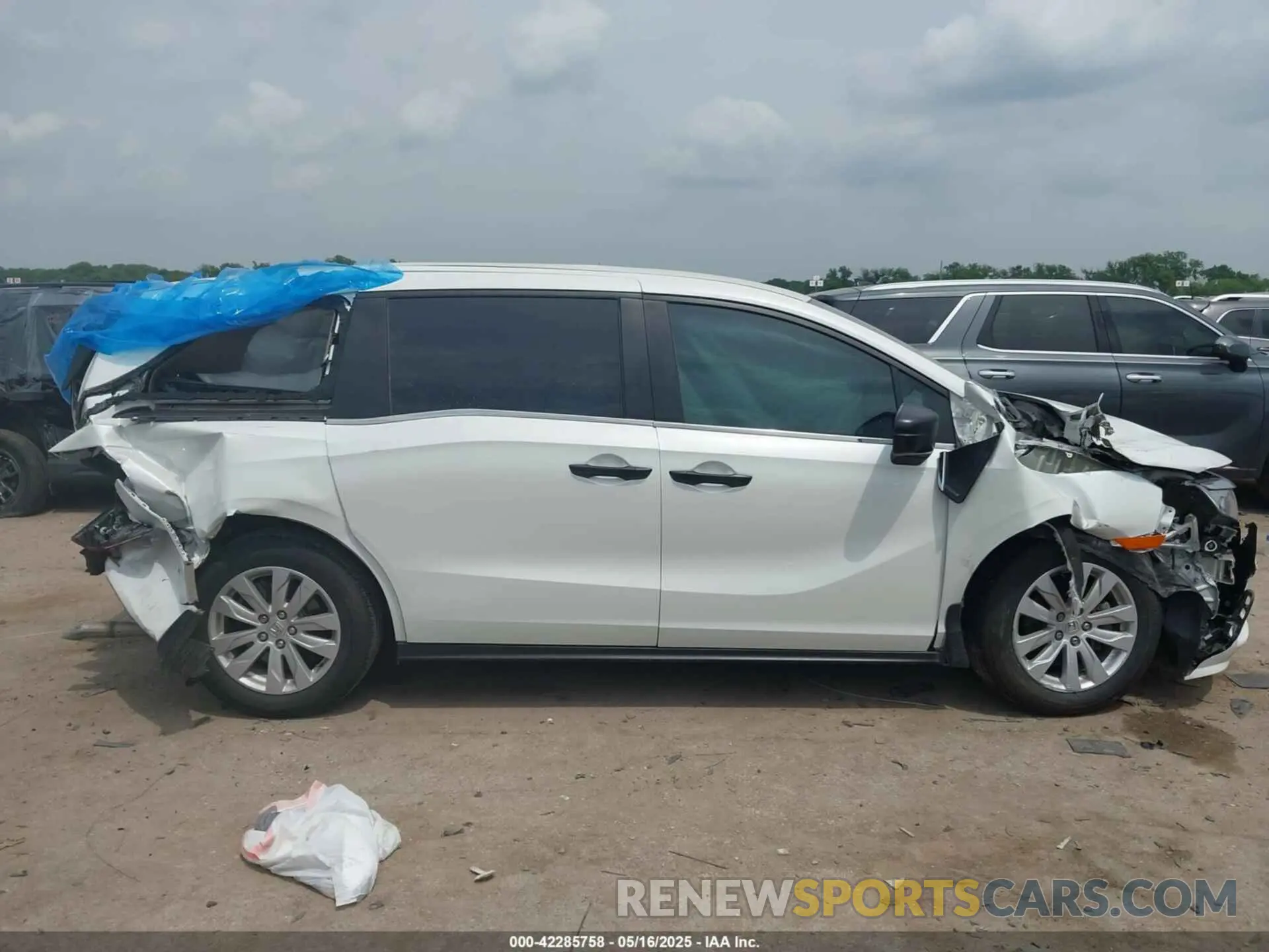13 Photograph of a damaged car 5FNRL6H21NB013534 HONDA ODYSSEY 2022