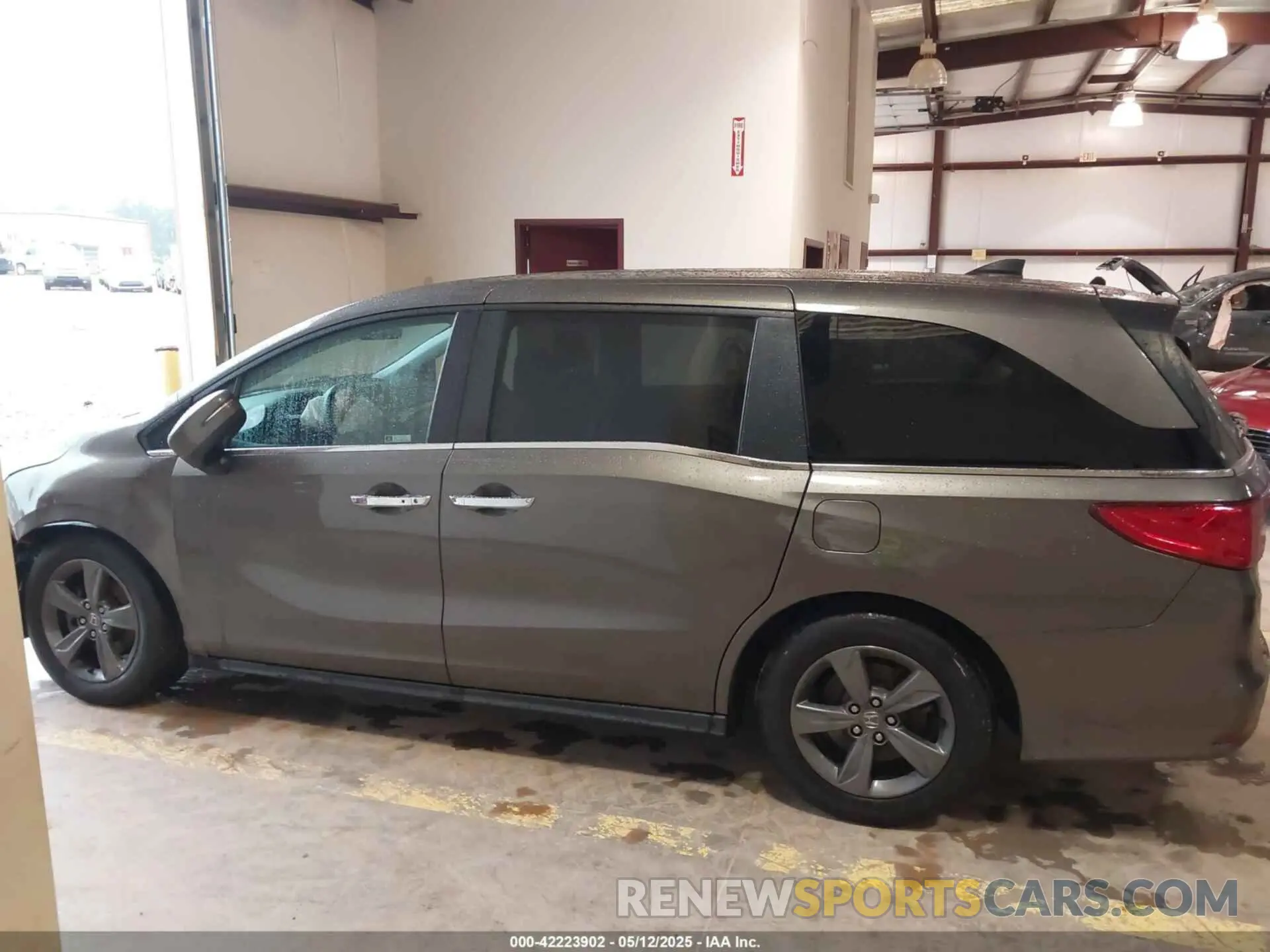 14 Photograph of a damaged car 5FNRL6H52NB029946 HONDA ODYSSEY 2022
