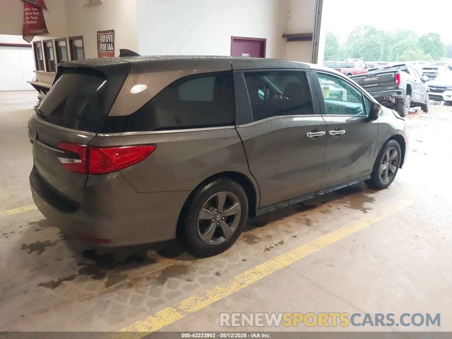 4 Photograph of a damaged car 5FNRL6H52NB029946 HONDA ODYSSEY 2022