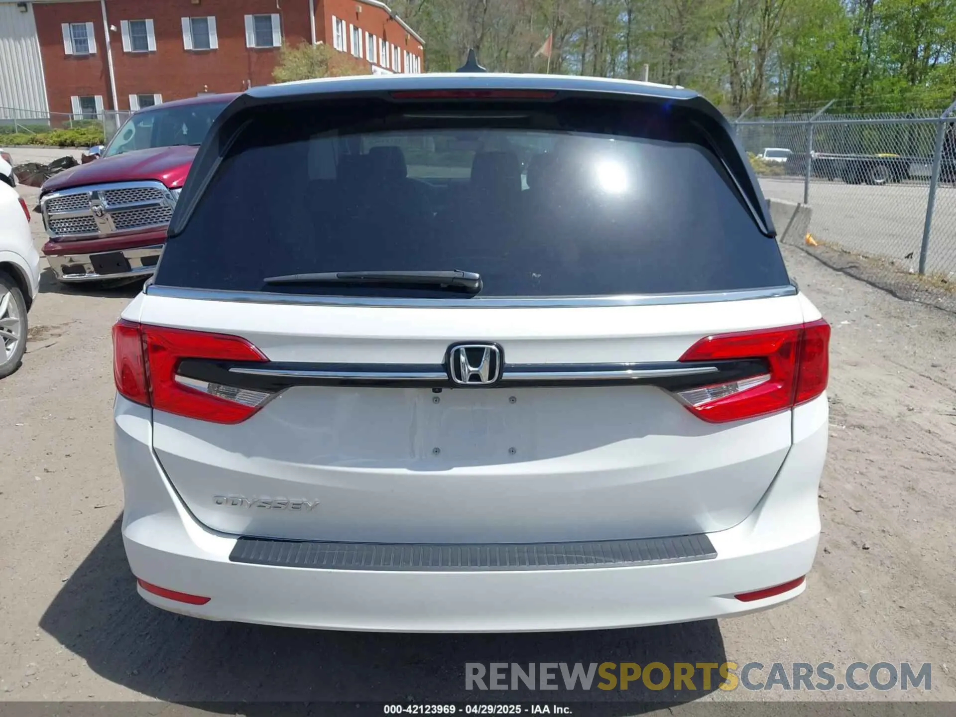 16 Photograph of a damaged car 5FNRL6H70NB061716 HONDA ODYSSEY 2022
