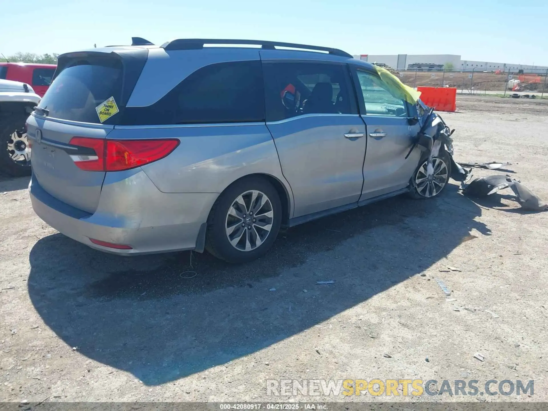 4 Photograph of a damaged car 5FNRL6H76NB002461 HONDA ODYSSEY 2022