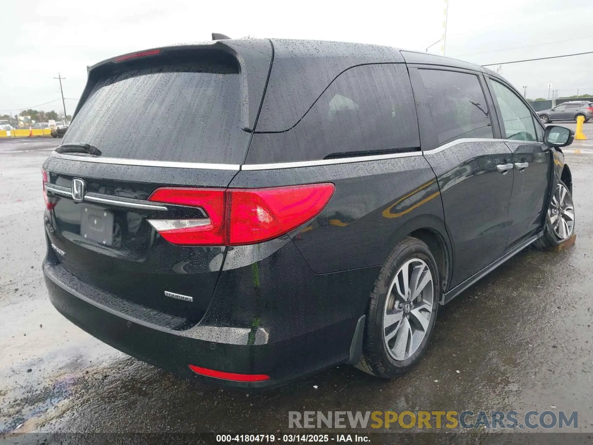 4 Photograph of a damaged car 5FNRL6H80NB047243 HONDA ODYSSEY 2022