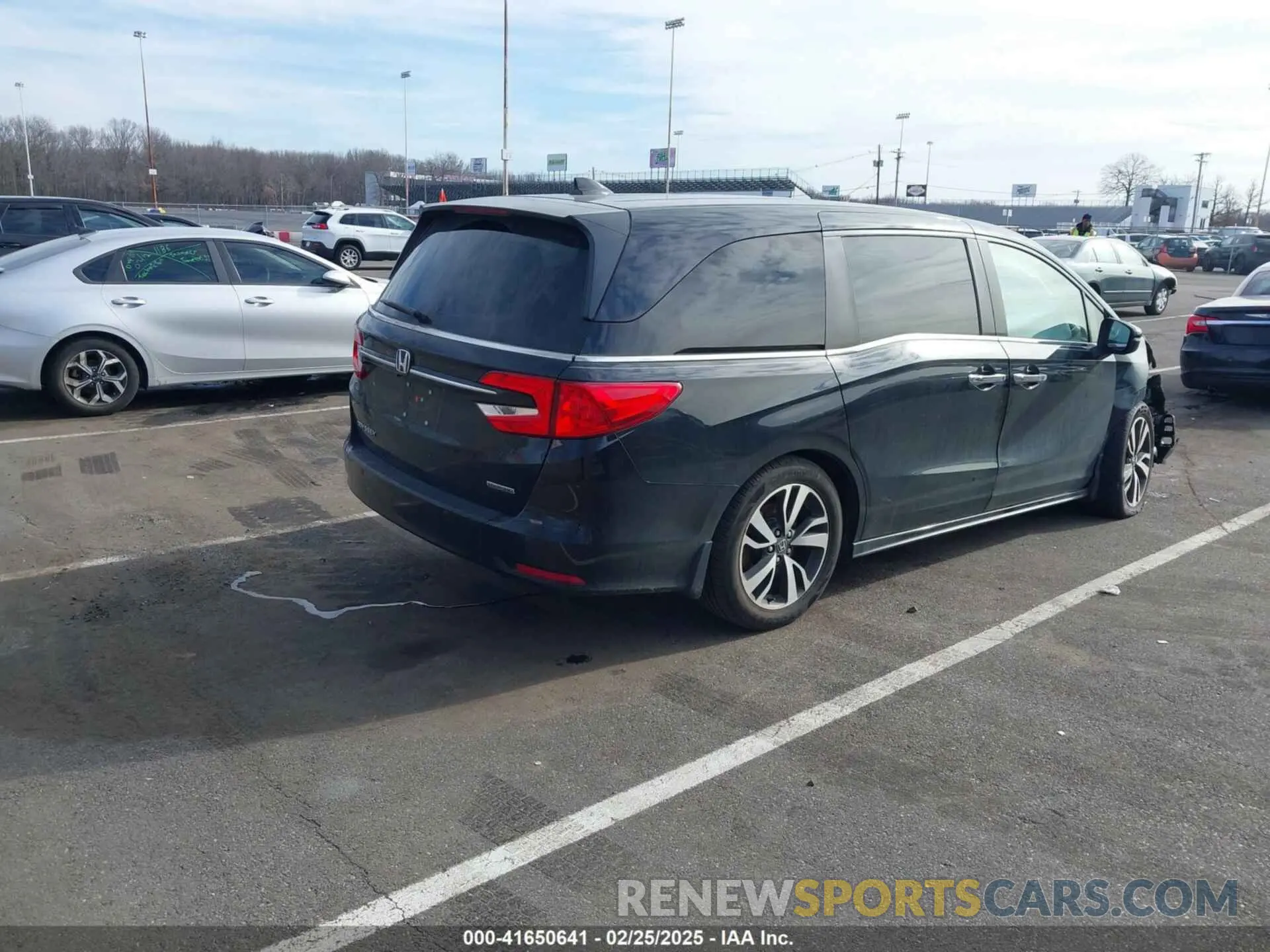4 Photograph of a damaged car 5FNRL6H84NB024757 HONDA ODYSSEY 2022