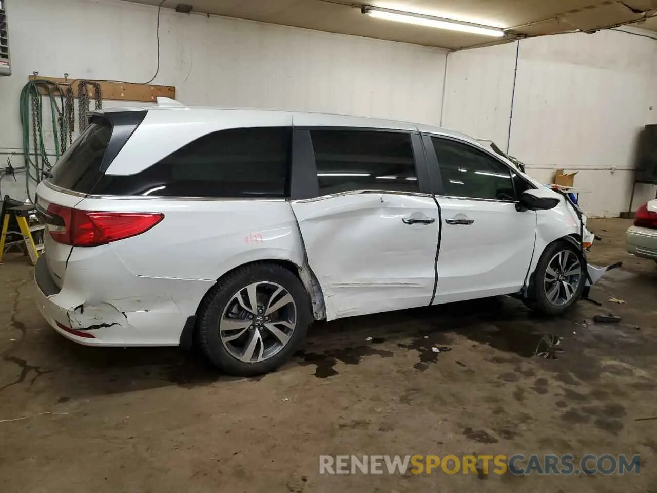 3 Photograph of a damaged car 5FNRL6H86NB047165 HONDA ODYSSEY 2022